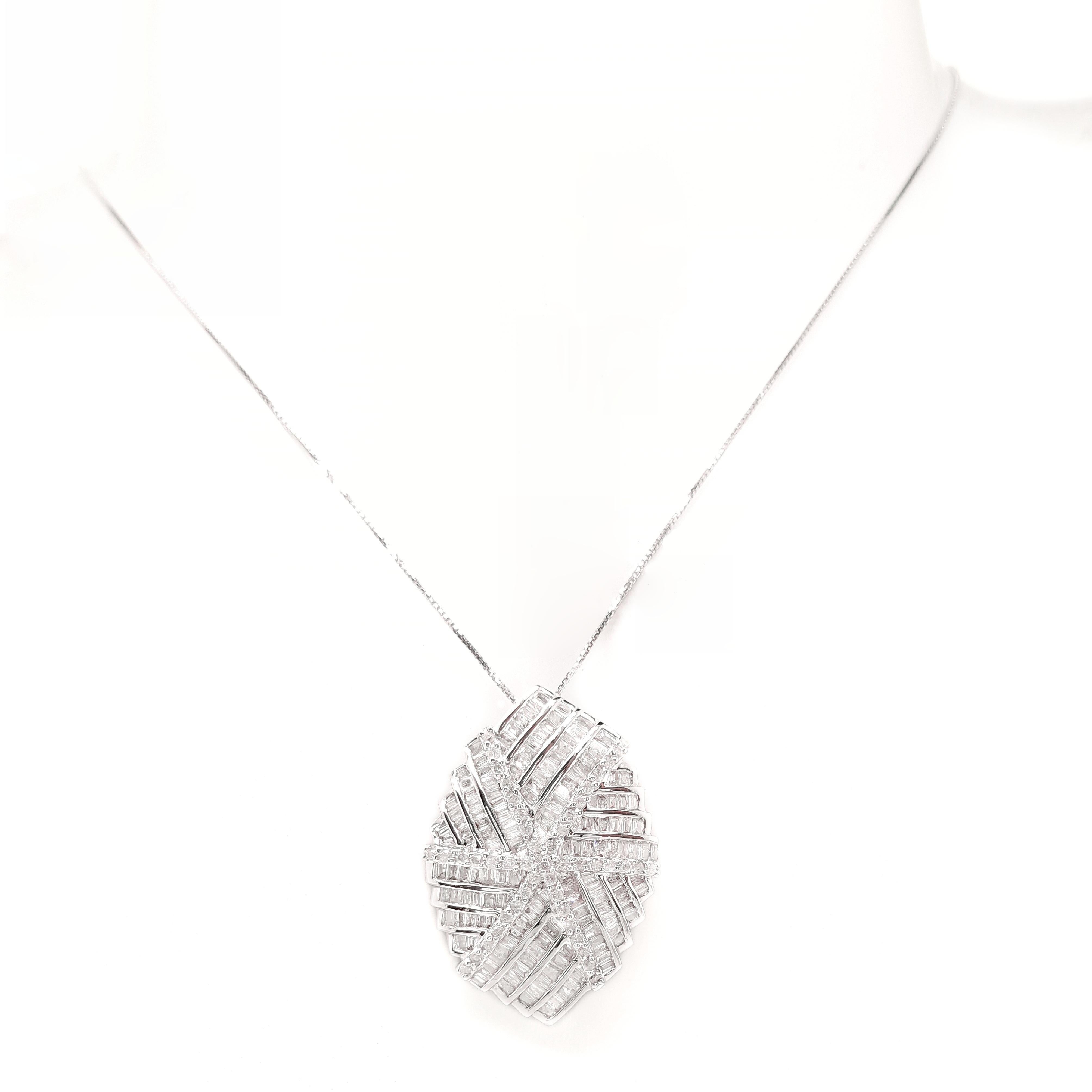 Taglio misto Collana in oro bianco 18 carati con diamanti naturali certificati IGI da 2,00 ct. in vendita