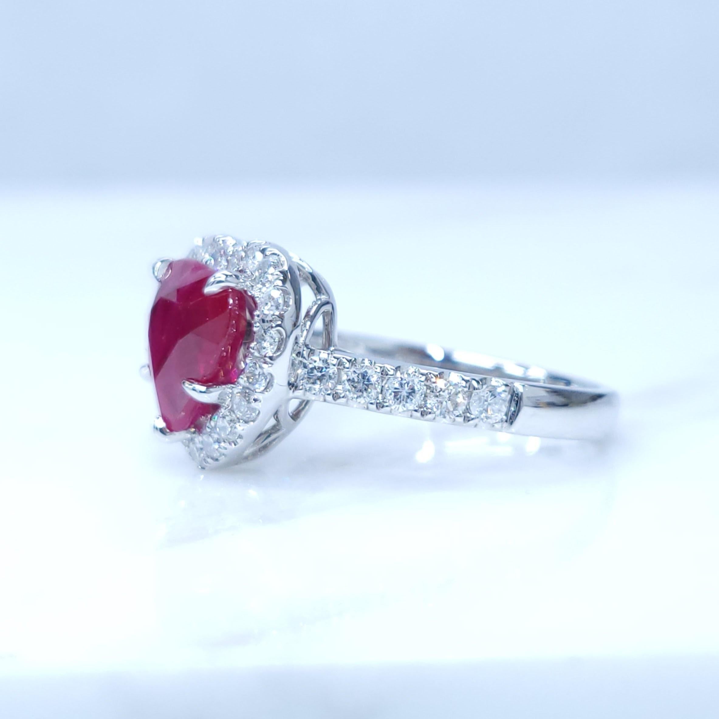 IGI-zertifizierter 2,02 Karat Burma-Rubin- und Diamantring aus 18 Karat Weißgold mit Diamanten im Zustand „Neu“ in KOWLOON, HK
