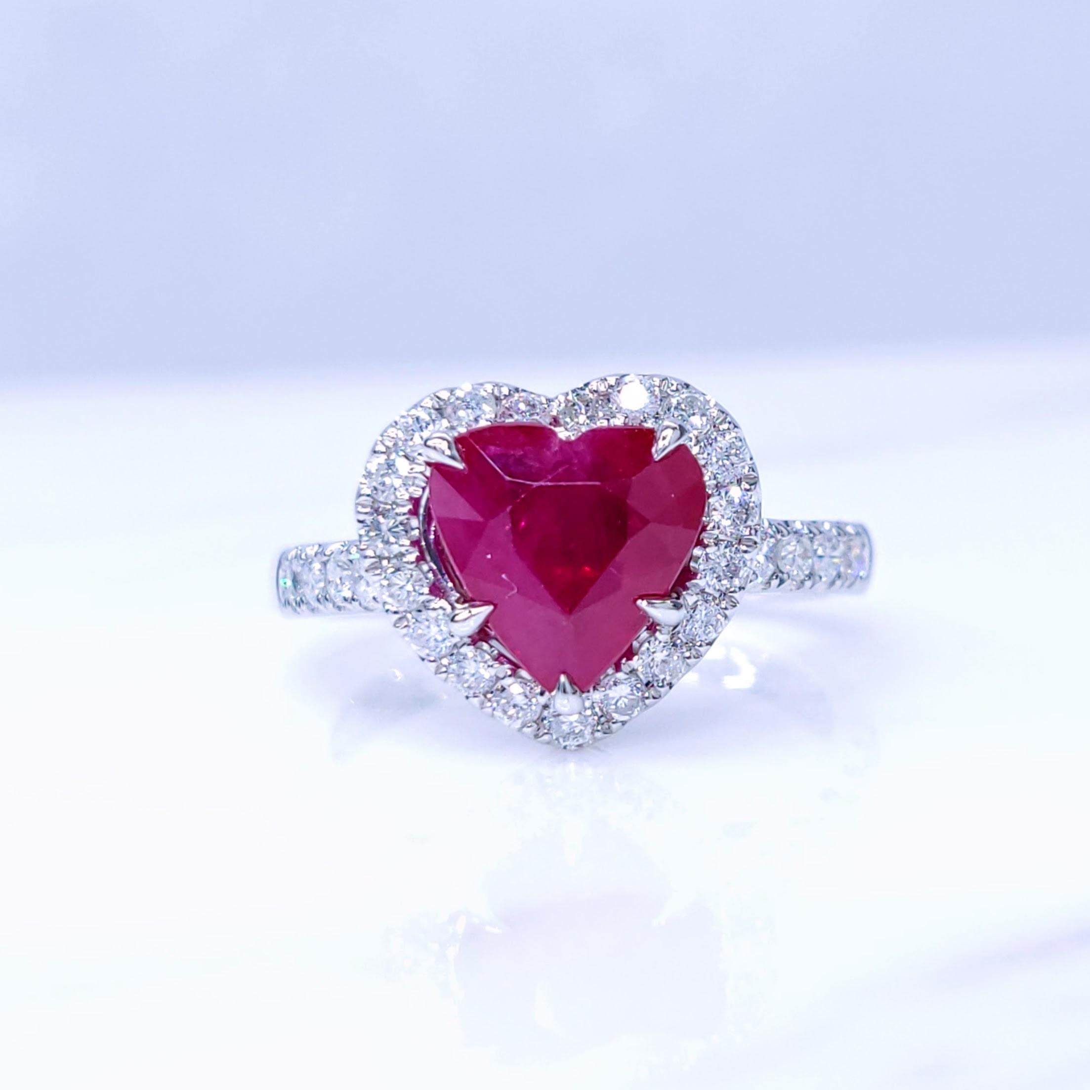 IGI-zertifizierter 2,02 Karat Burma-Rubin- und Diamantring aus 18 Karat Weißgold mit Diamanten Damen