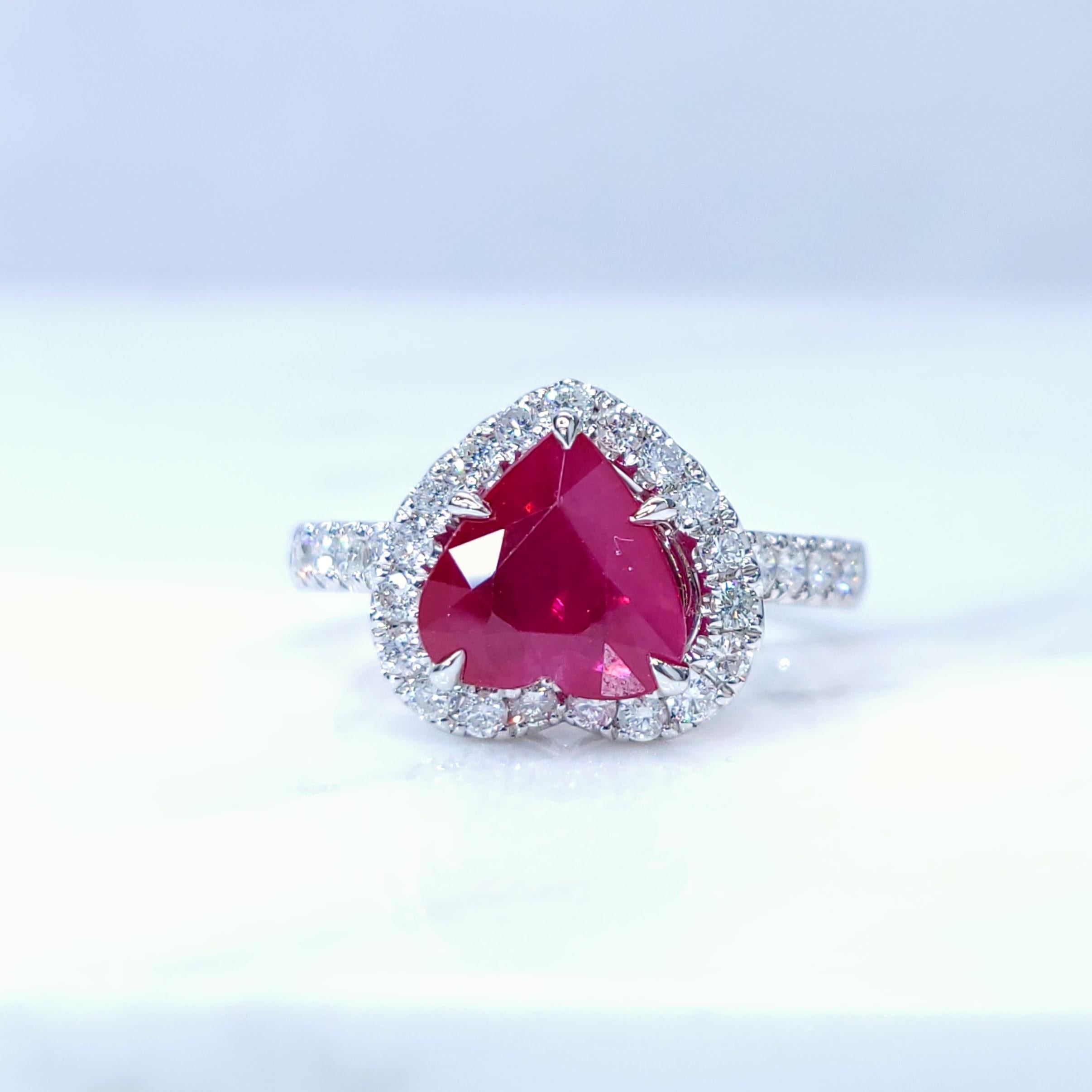 IGI-zertifizierter 2,02 Karat Burma-Rubin- und Diamantring aus 18 Karat Weißgold mit Diamanten 1