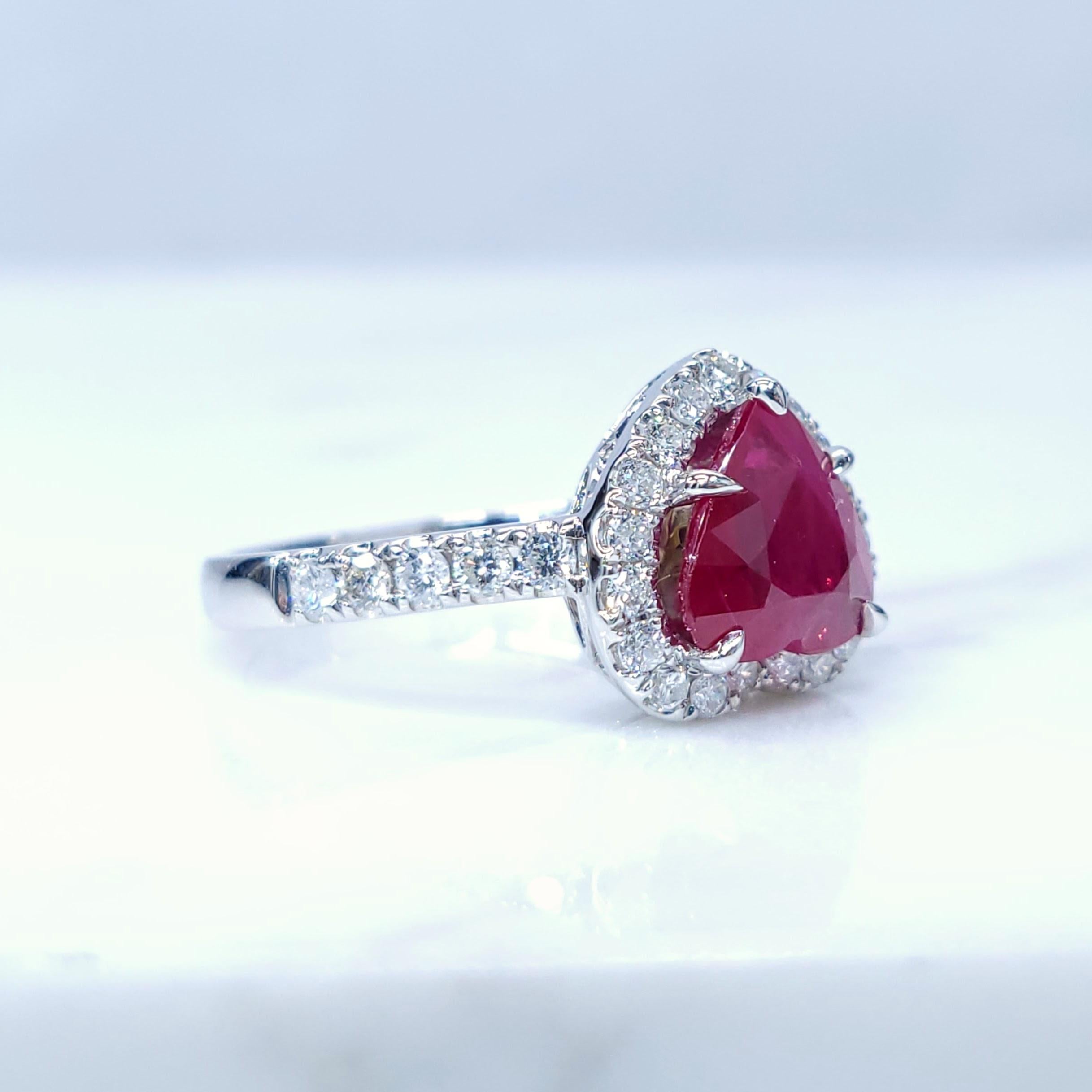 IGI-zertifizierter 2,02 Karat Burma-Rubin- und Diamantring aus 18 Karat Weißgold mit Diamanten 4