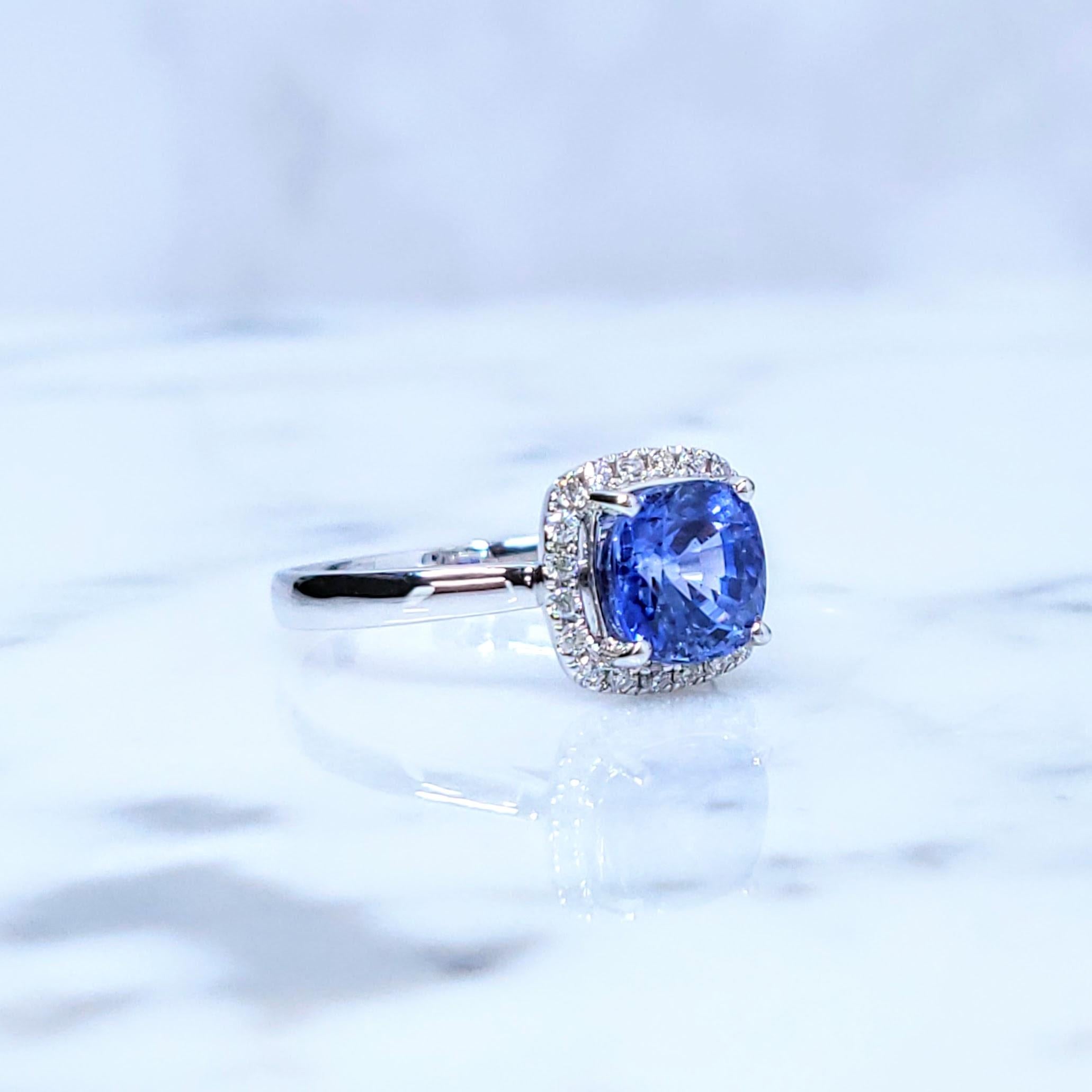 Anillo de zafiro y diamante de oro blanco de 18 quilates con certificado IGI de 2,02 quilates en Nuevo estado para la venta en KOWLOON, HK