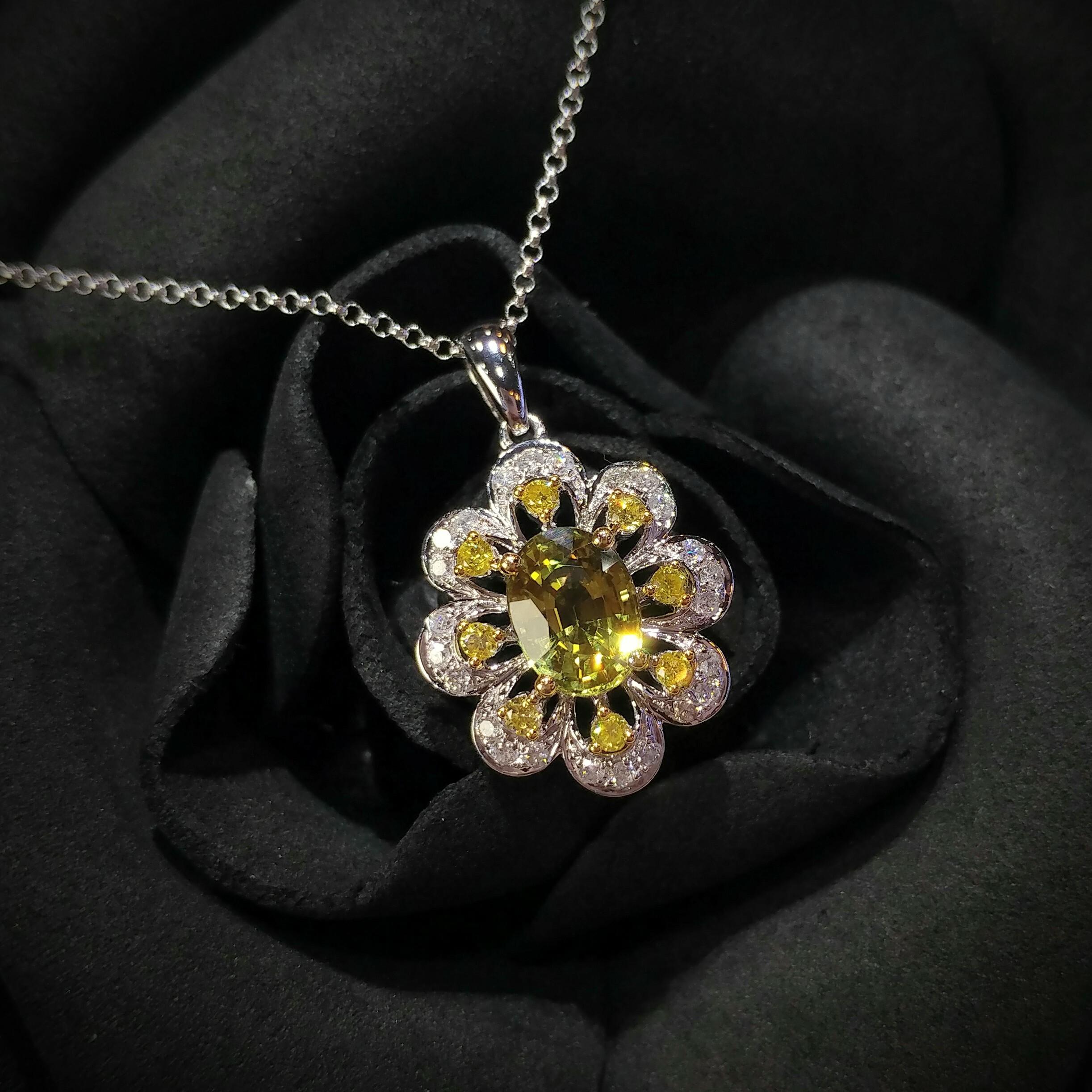 Colgante de zafiro y diamante de oro blanco de 18 quilates con certificado IGI de 2,02 ct sin calor en venta 3
