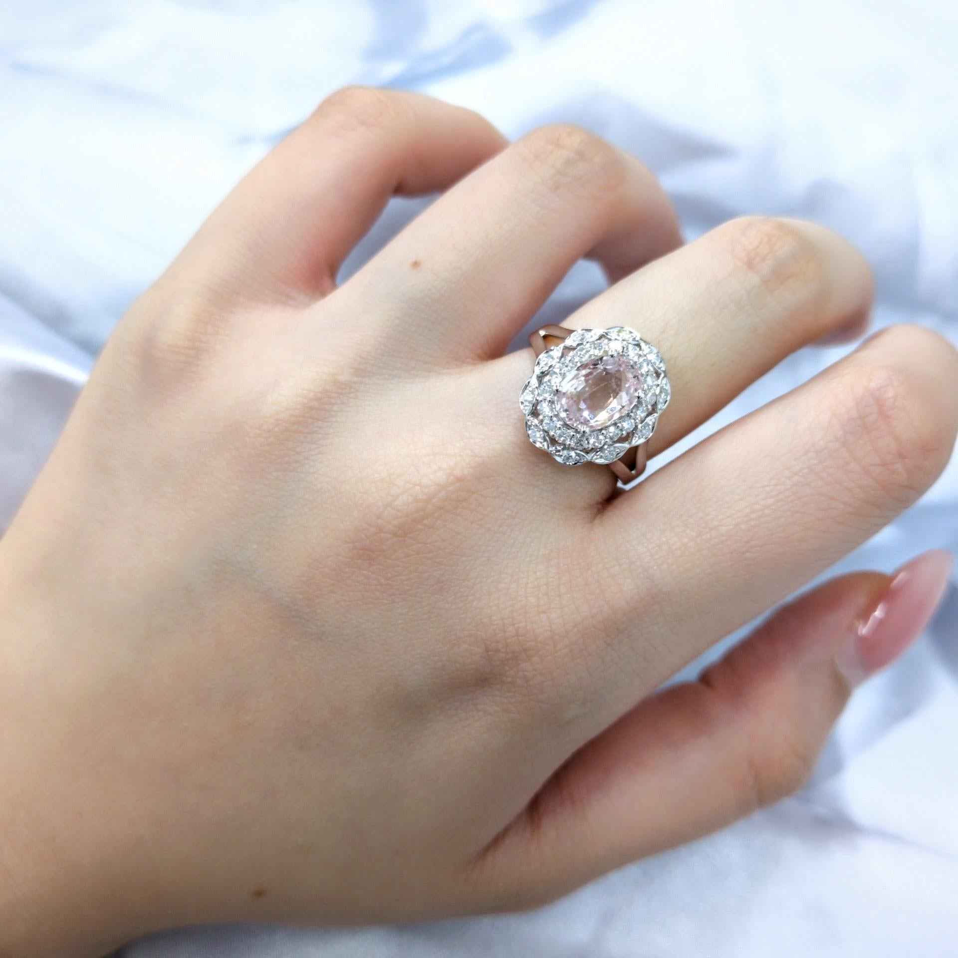 IGI-zertifizierter 2,04 Karat Ring aus 18 Karat Weißgold mit unbehandeltem Zyelon-Saphir und Diamanten (Moderne) im Angebot