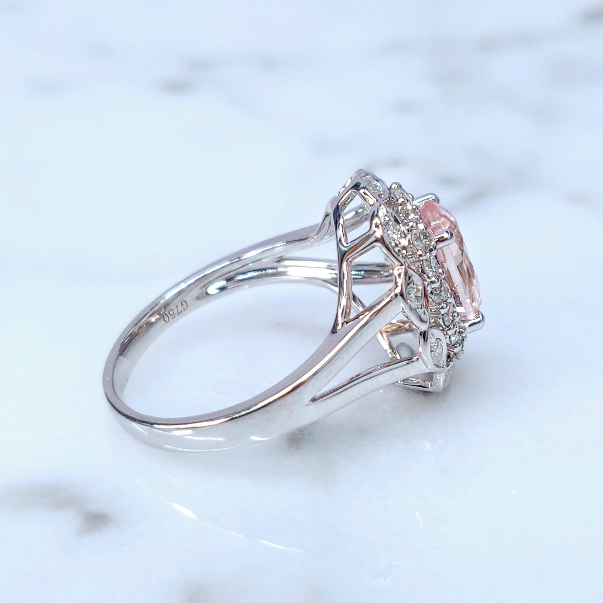 IGI-zertifizierter 2,04 Karat Ring aus 18 Karat Weißgold mit unbehandeltem Zyelon-Saphir und Diamanten Damen im Angebot