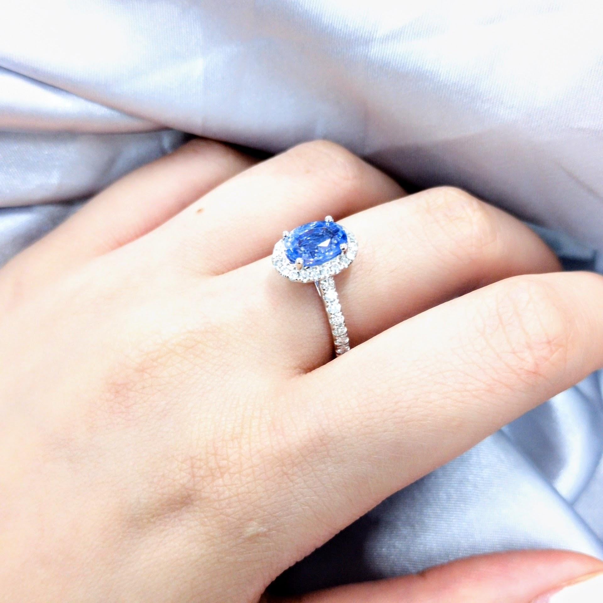 Anello con zaffiro e diamante certificato IGI da 2,04 carati in oro bianco 18 carati in vendita 4