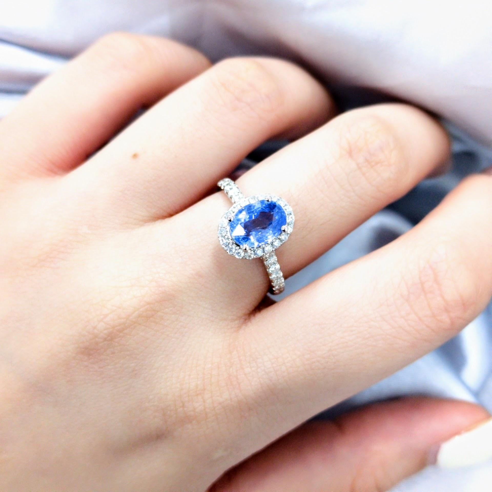 Anello con zaffiro e diamante certificato IGI da 2,04 carati in oro bianco 18 carati in vendita 5