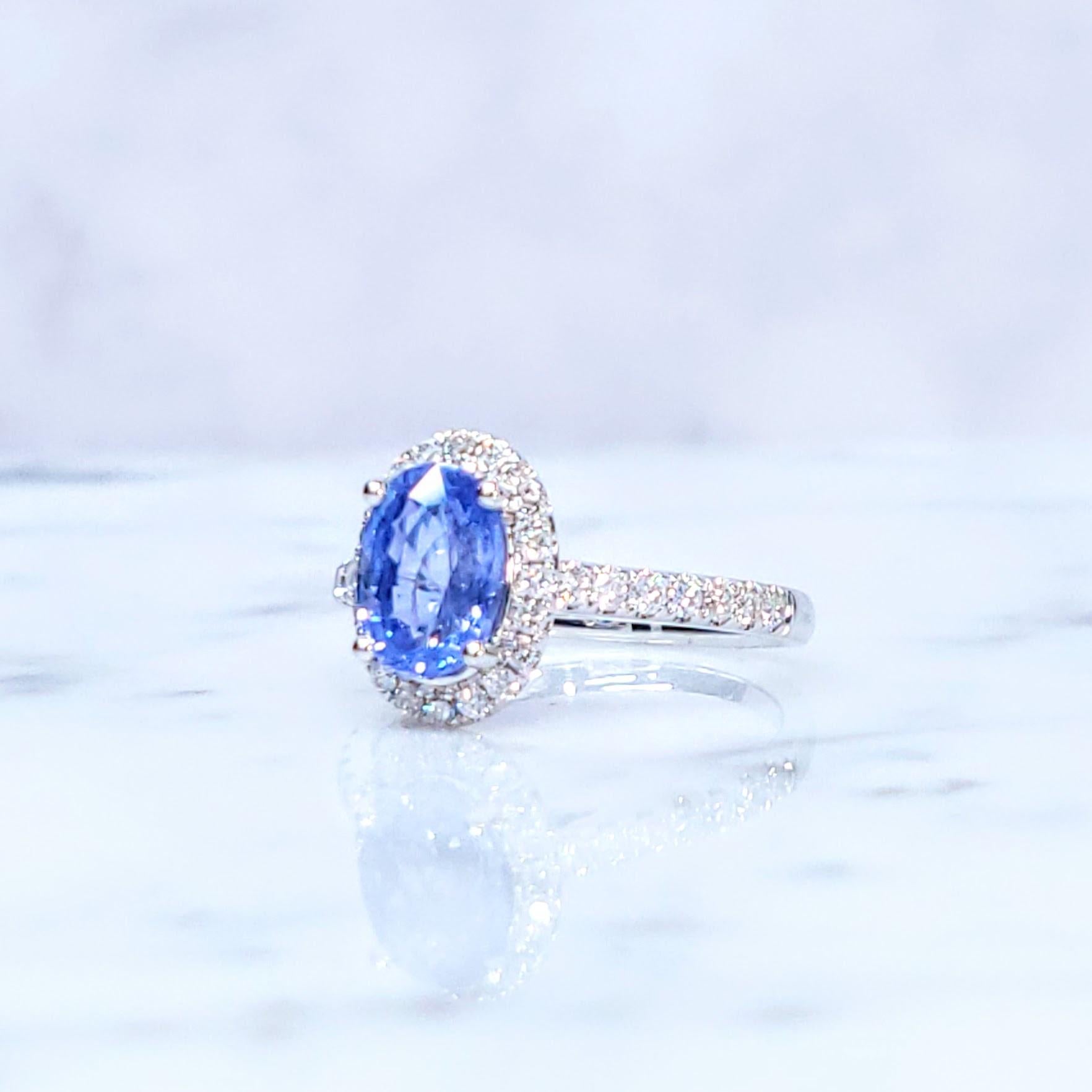 Donna Anello con zaffiro e diamante certificato IGI da 2,04 carati in oro bianco 18 carati in vendita