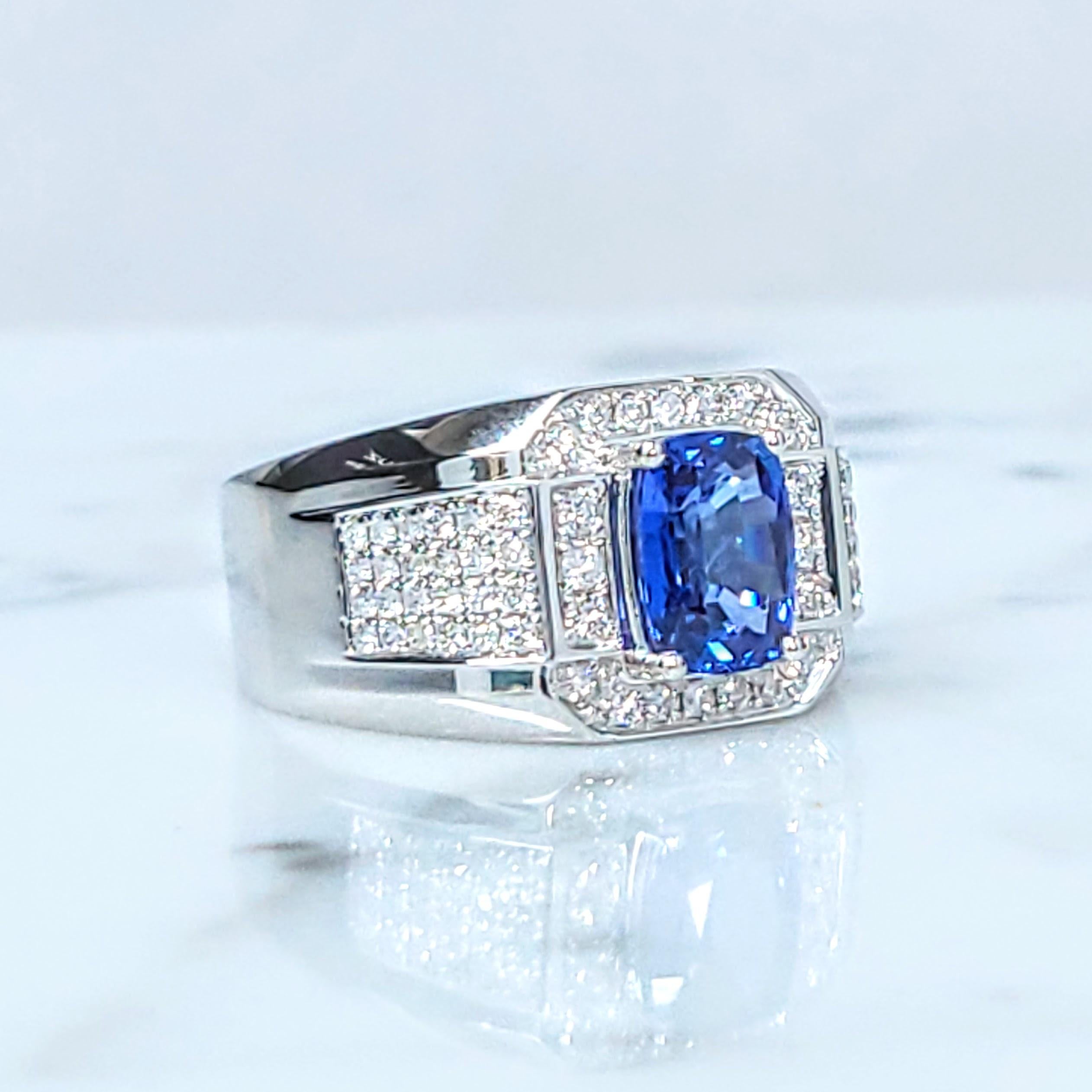 Men's IGI Certified 2.06 Carat Blue Sapphire & Diamond Men Ring in 18K WhiteGold For Sale