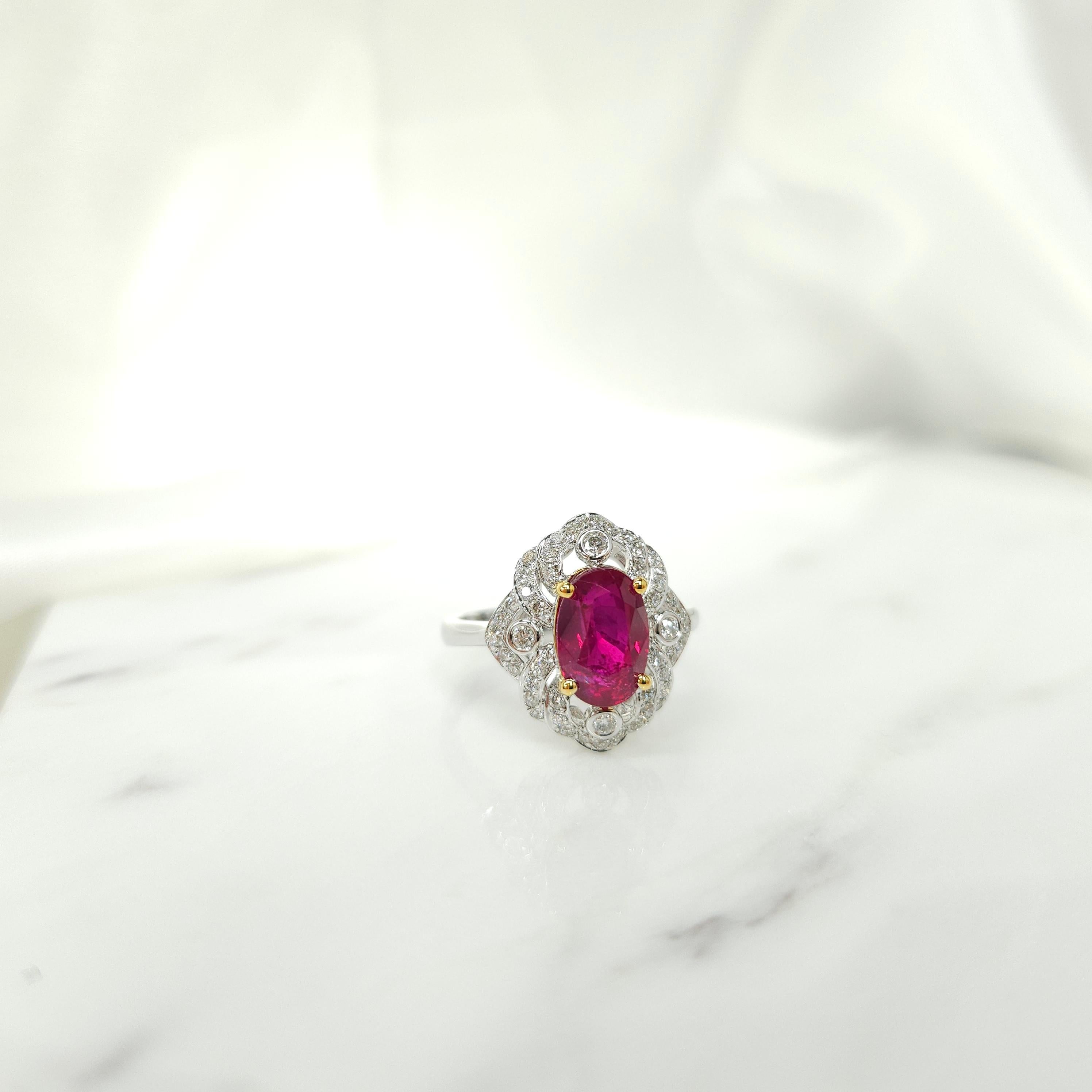 IGI Certified 2.07 Carat Unheated Burma Ruby & Diamond Ring in 18K White Gold In New Condition For Sale In KOWLOON, HK