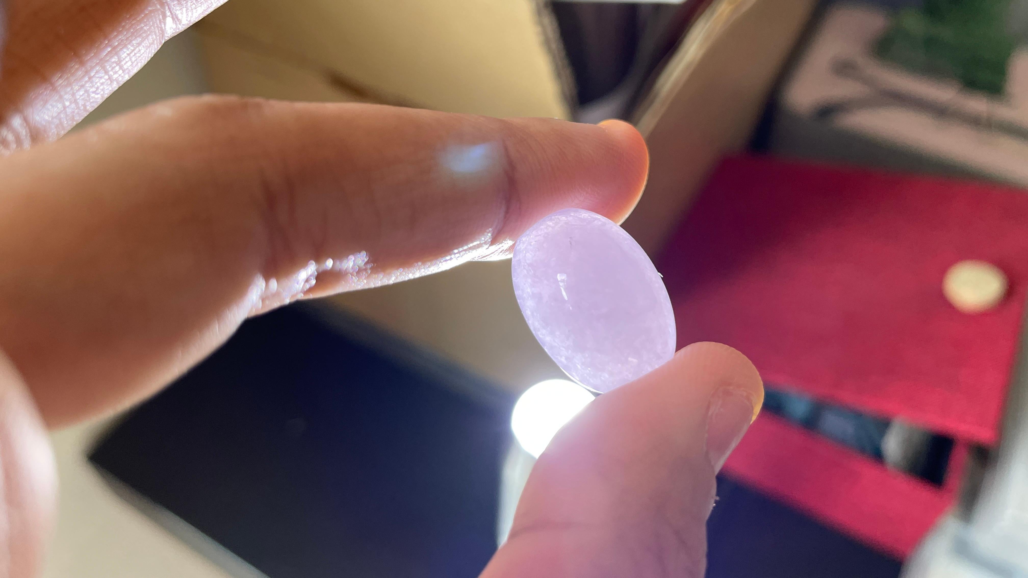Jade Lavande de Birmanie certifié IGI 20.76Ct Huge Type A (20.35x14.2x9.02mm) en vente 4