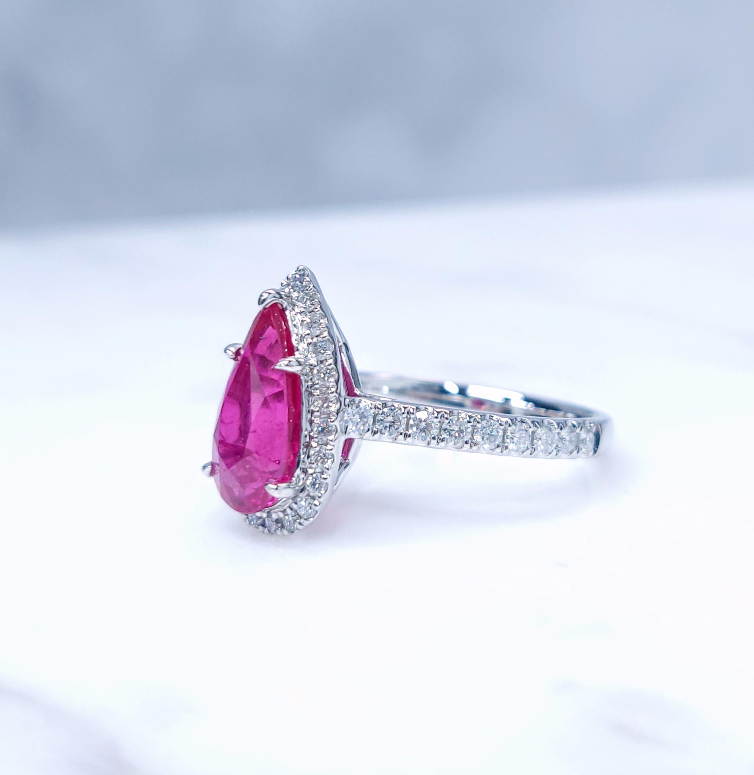 Anillo de oro blanco de 18 quilates con rubí de Birmania y diamantes de 2,08 quilates con certificado IGI en venta 5