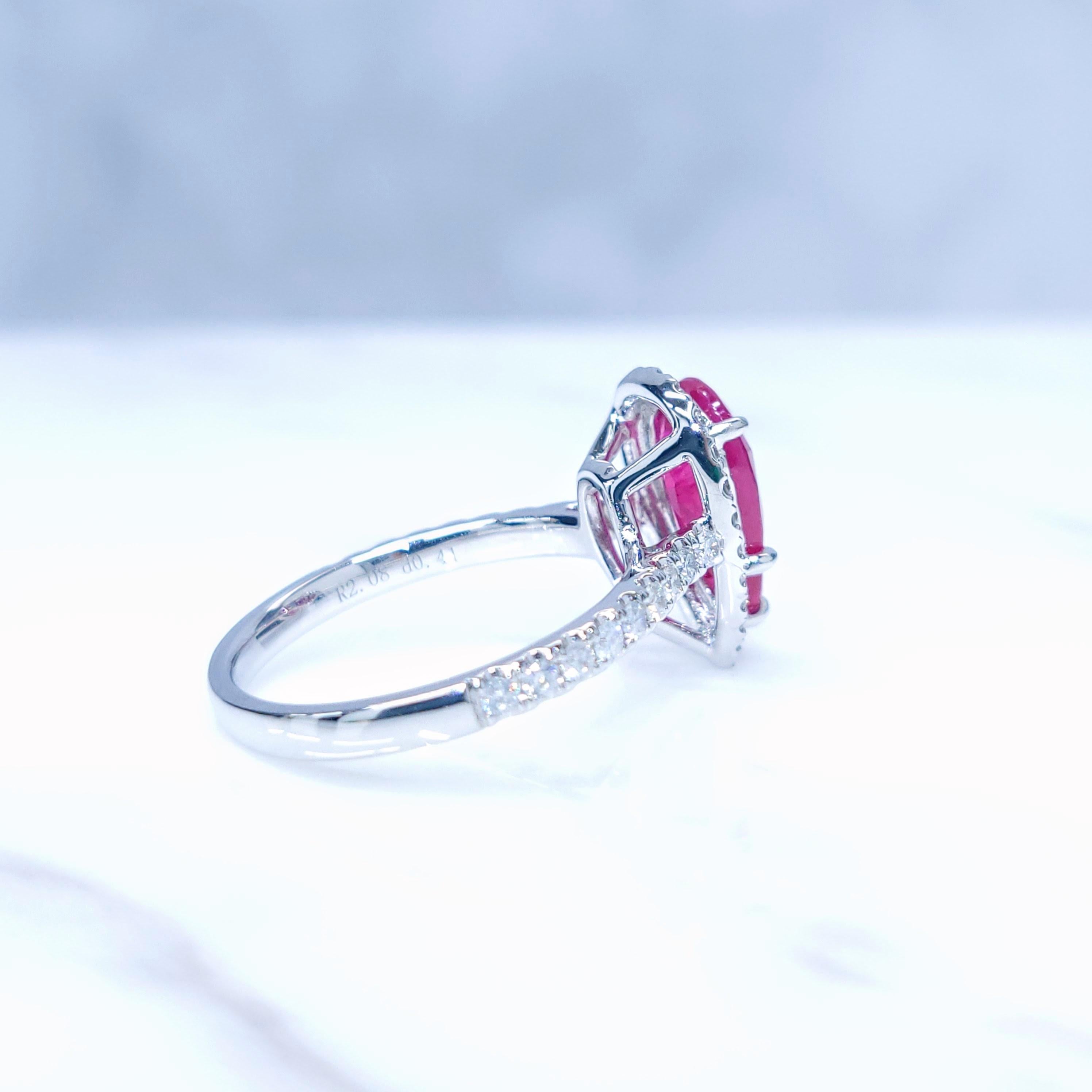 Anillo de oro blanco de 18 quilates con rubí de Birmania y diamantes de 2,08 quilates con certificado IGI en venta 1