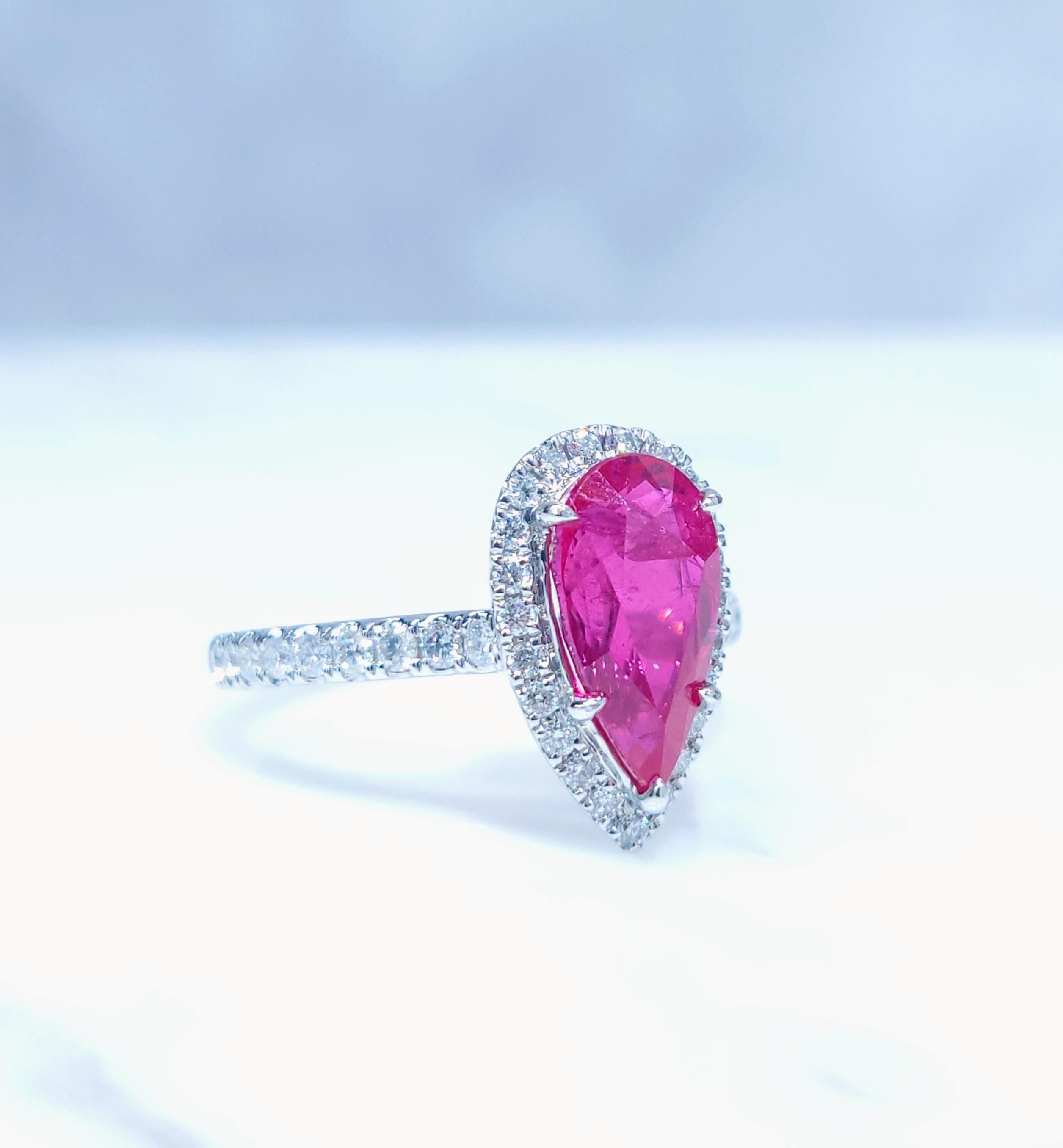 Anillo de oro blanco de 18 quilates con rubí de Birmania y diamantes de 2,08 quilates con certificado IGI en venta 3