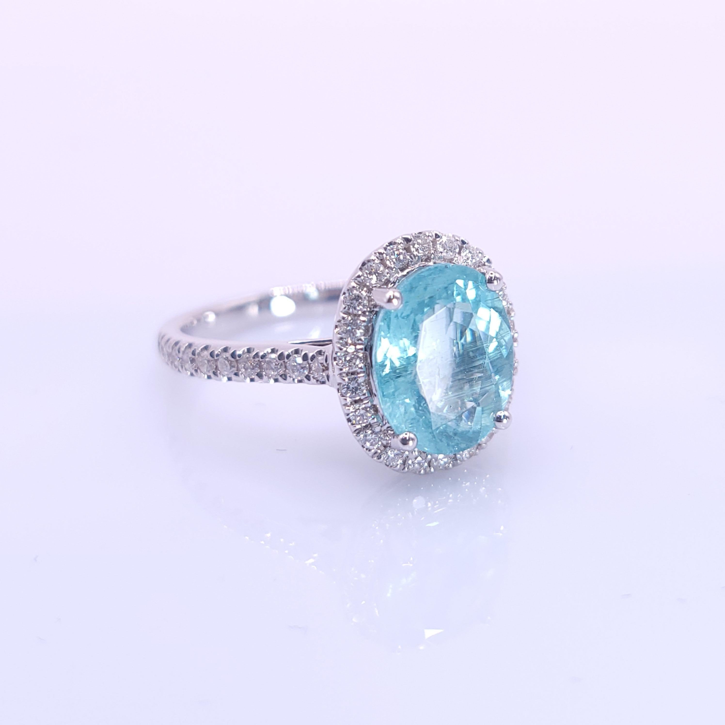 IGI Certified 2.08 Carat Paraiba & Diamond Ring in 18K White Gold In New Condition For Sale In KOWLOON, HK