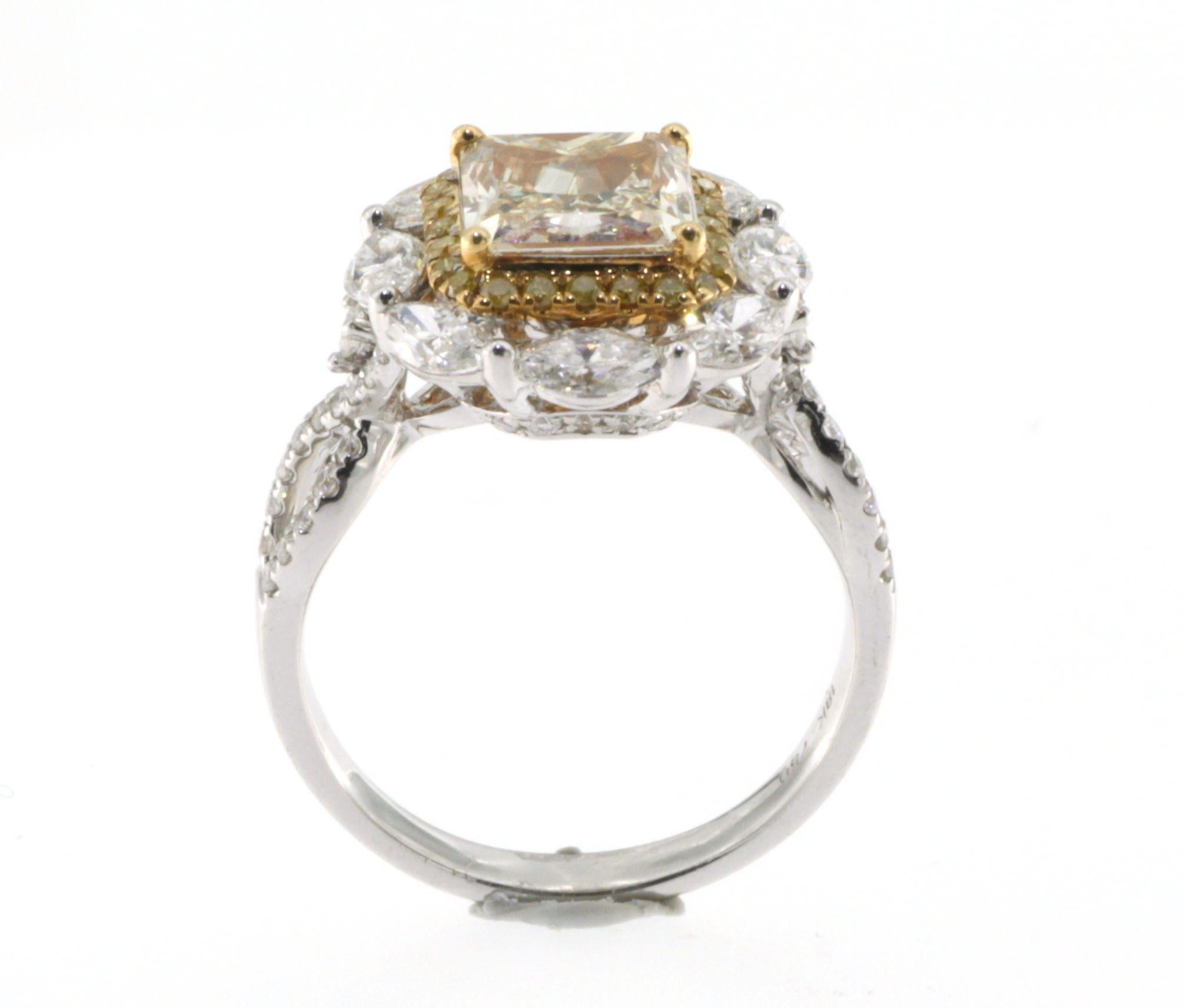 IGI Certified 3.65 Total Carat Fancy Light Yellow Diamond in 18K White Gold In New Condition For Sale In Hong Kong, HK