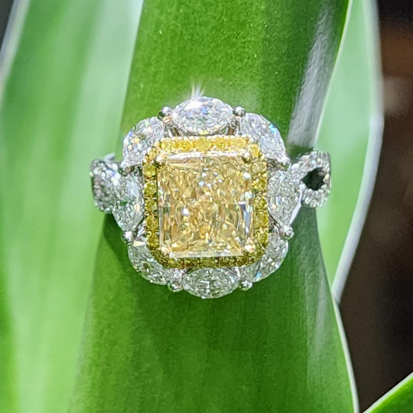 IGI Certified 3.65 Total Carat Fancy Light Yellow Diamond in 18K White Gold For Sale 1