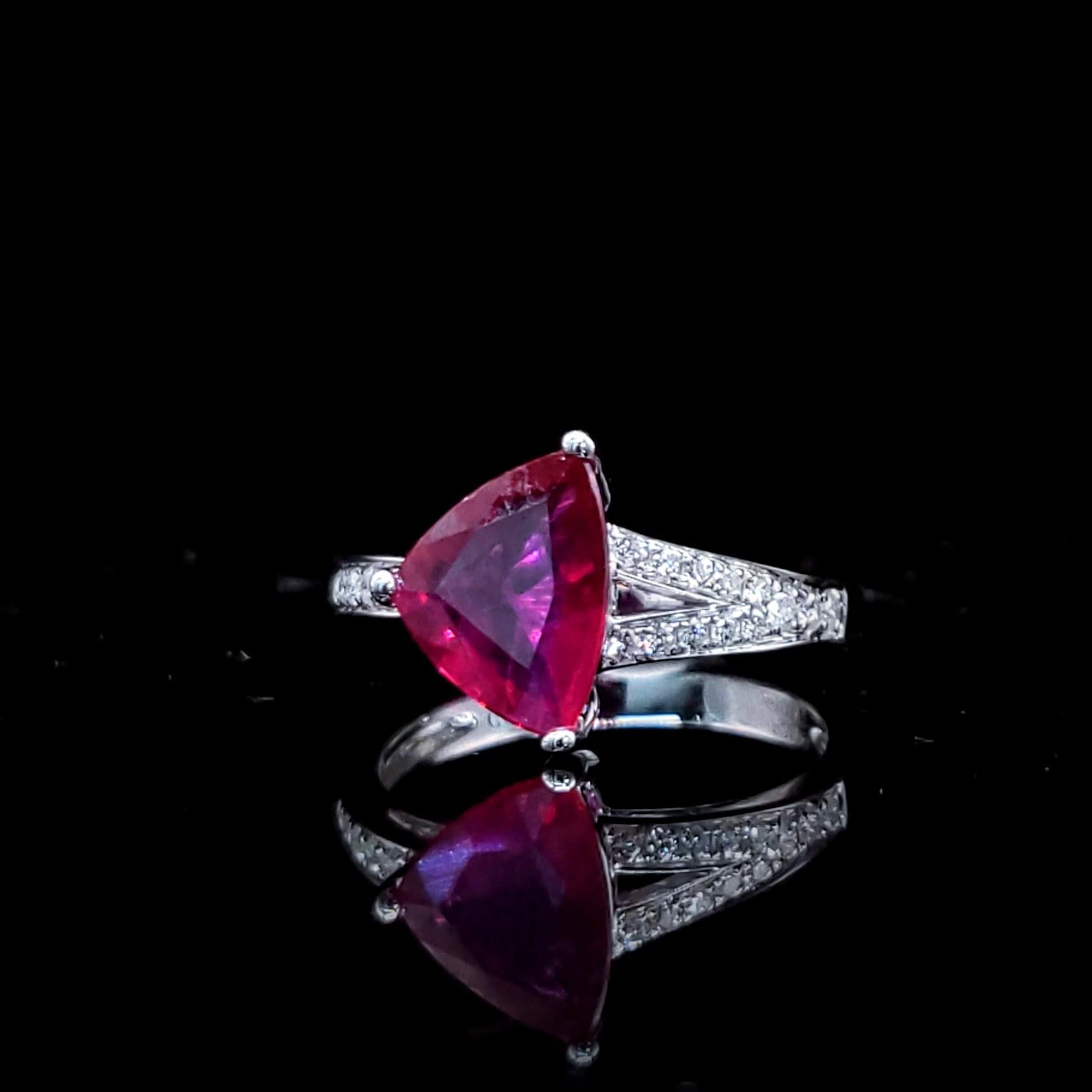 Anello con rubino e diamante certificato IGI da 2,09 carati in oro bianco 18 carati in vendita 5
