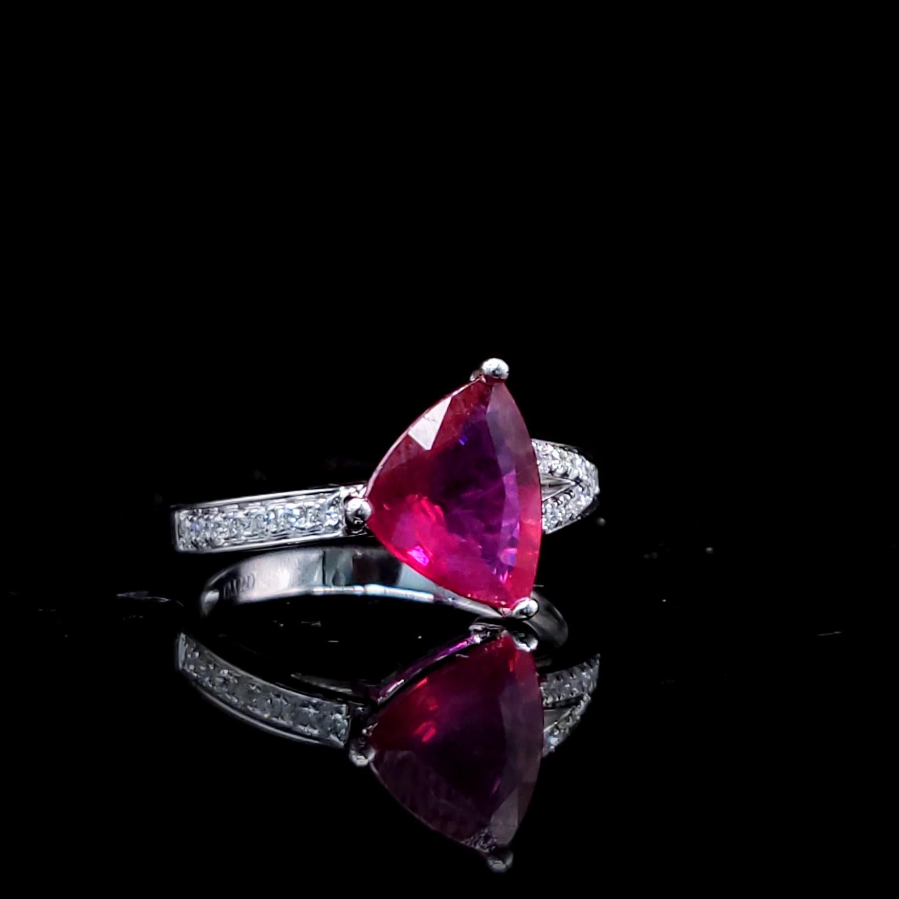 Anello con rubino e diamante certificato IGI da 2,09 carati in oro bianco 18 carati in vendita 7