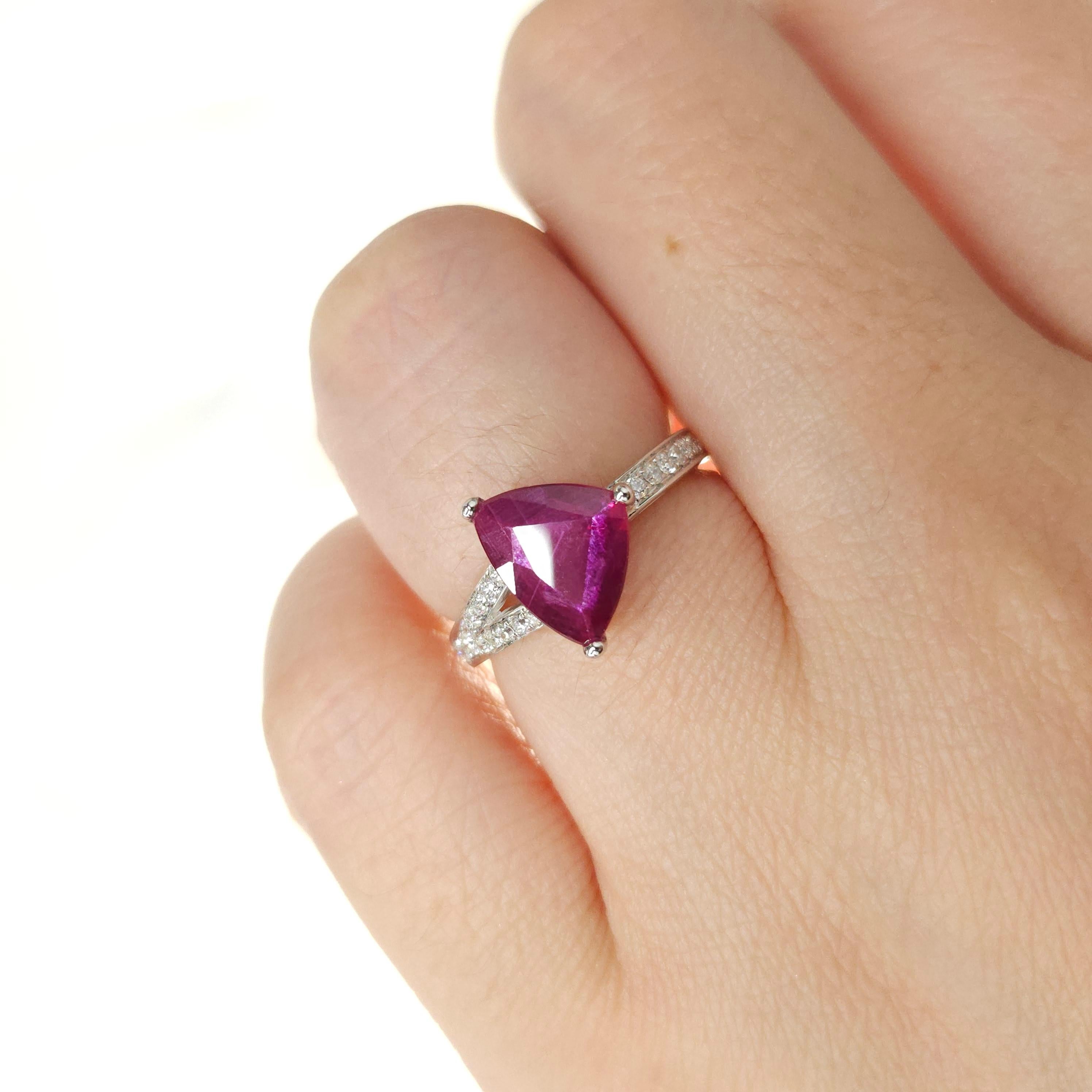 IGI Certified 2.09 Carat Ruby & Diamond Ring in 18K White Gold For Sale 1