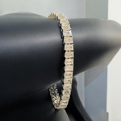 IGI Certified 21 Carats F/VS1 Emerald Diamonds Tennis Bracelet in 18K White Gold