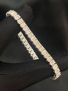 IGI Certified 21.00 Carat Emerald Cut Diamonds F/VS1 Tennis Bracelet