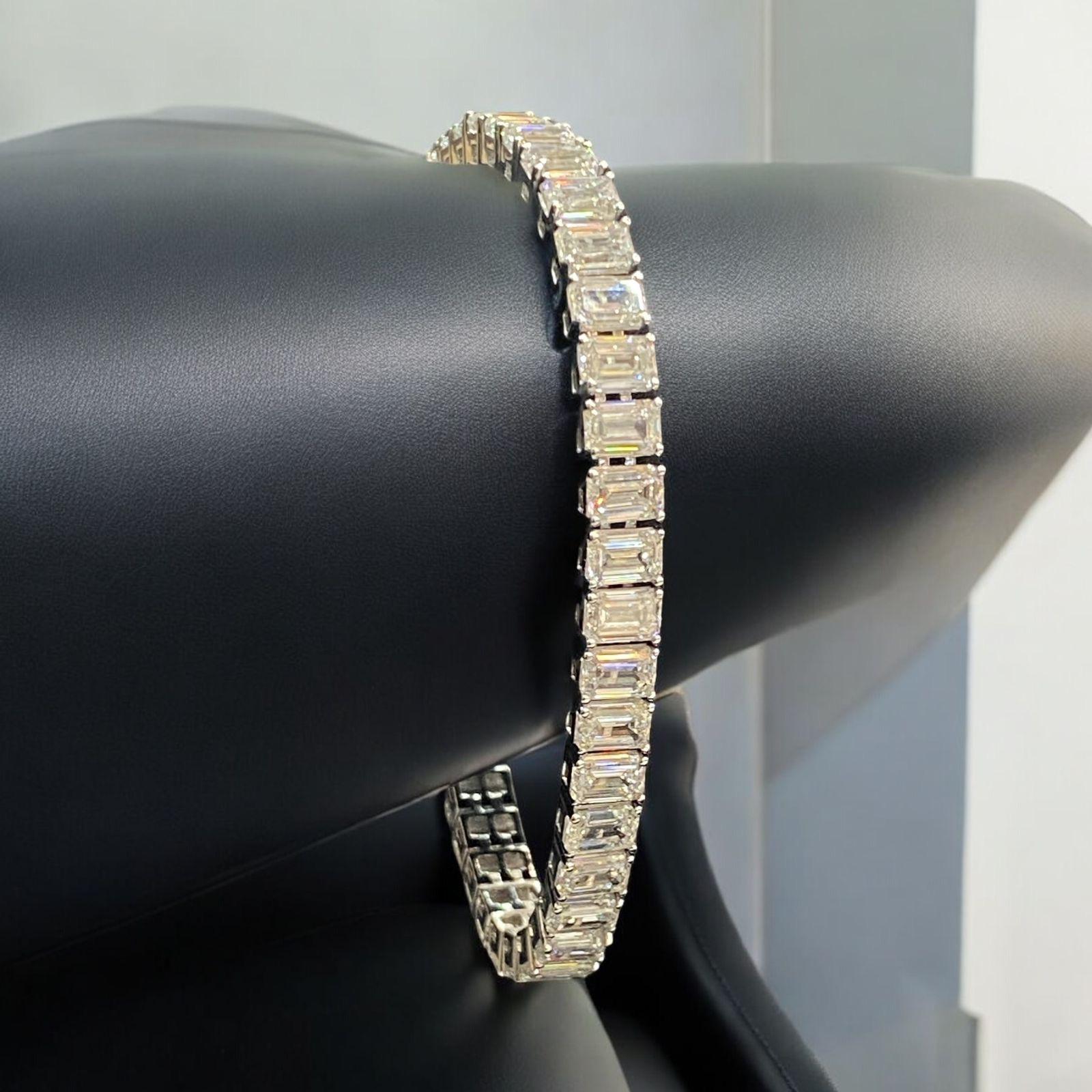 IGI Certified 21.00 Carat Emerald Cut Diamonds F/VS1 Tennis Bracelet In New Condition For Sale In Massafra, IT