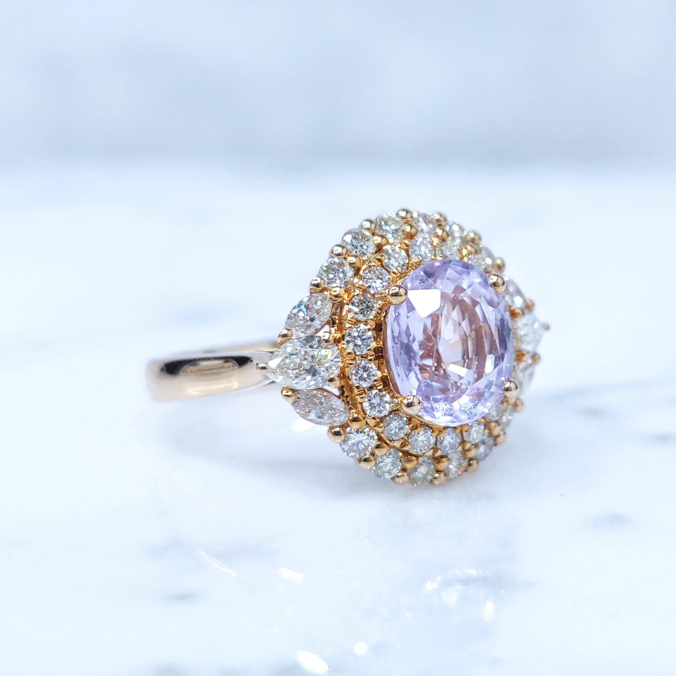 IGI-zertifizierter Ring aus 18 Karat Roségold mit 2,12 Karat rosa Saphir und Diamant im Zustand „Neu“ im Angebot in KOWLOON, HK