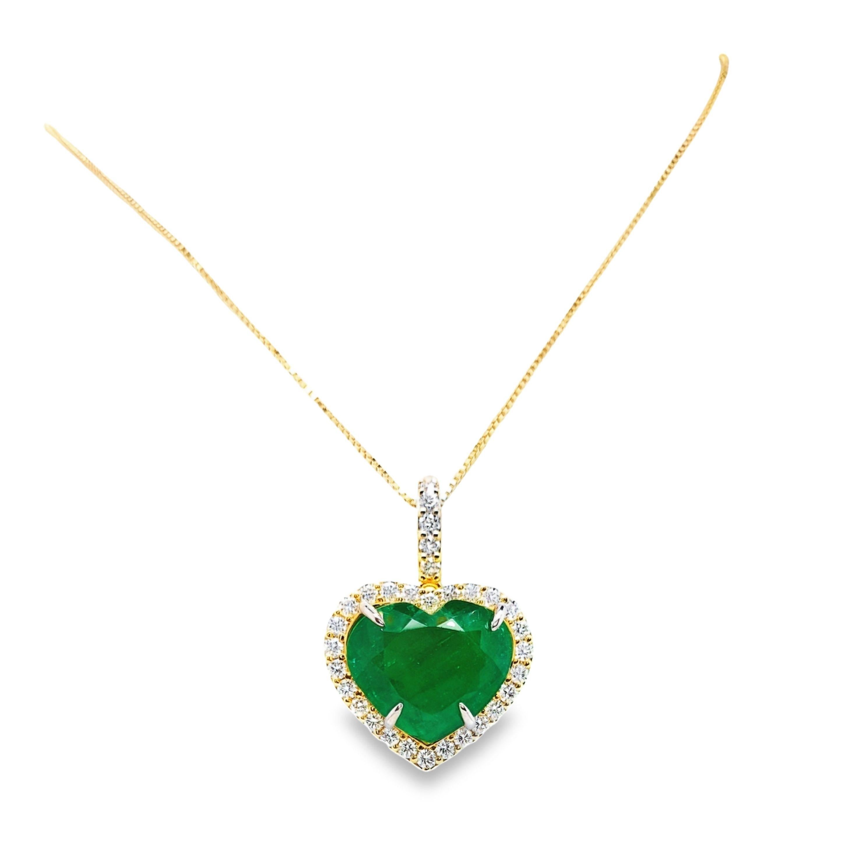 IGI-zertifizierte 21,20 Karat kolumbianischer Smaragd 1,60 Karat Diamanten 18K Gelbgold Halskette (Herzschliff) im Angebot