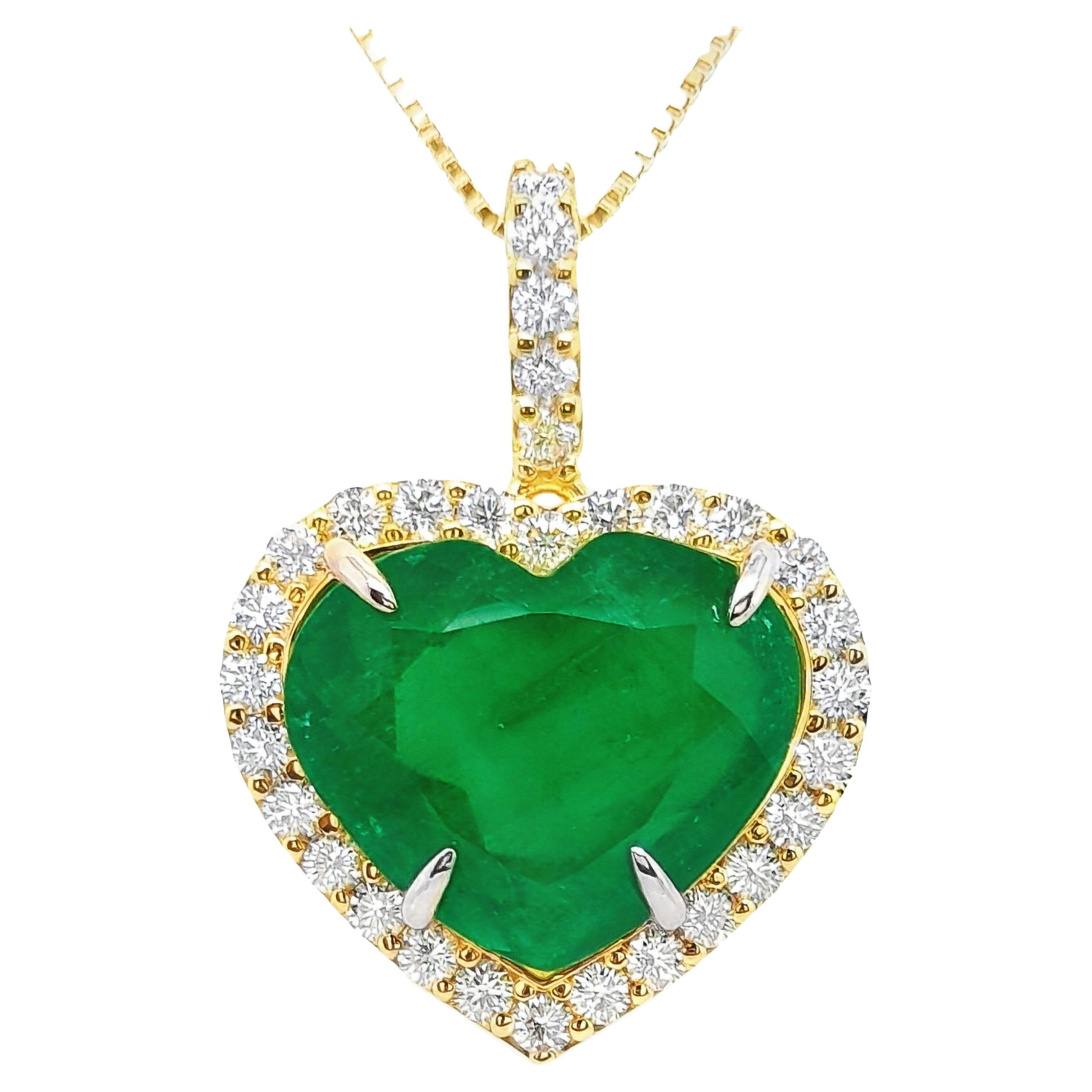 IGI-zertifizierte 21,20 Karat kolumbianischer Smaragd 1,60 Karat Diamanten 18K Gelbgold Halskette im Angebot