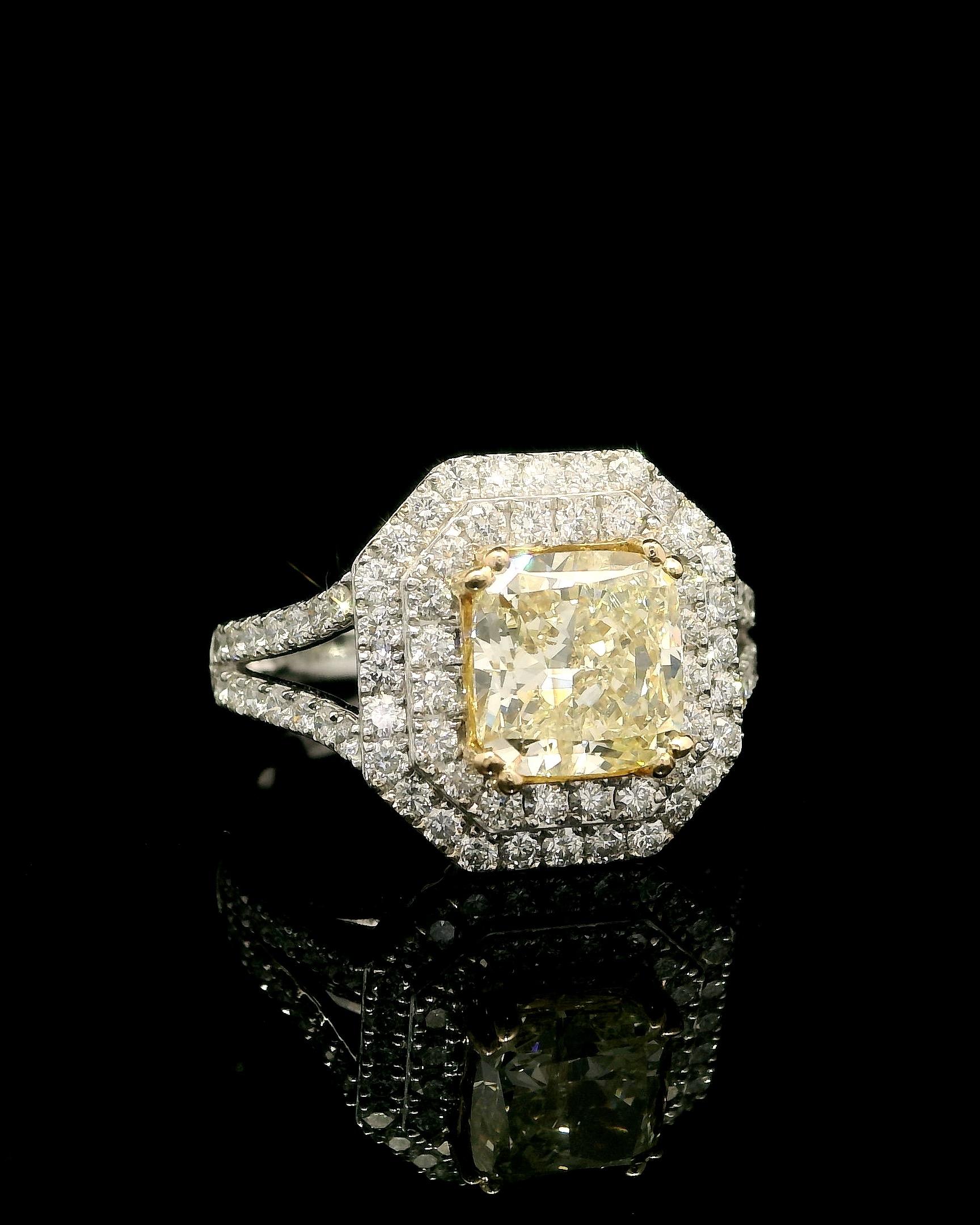 Anello con diamante giallo Fancy da 2,13 carati con certificato IGI in vendita 5