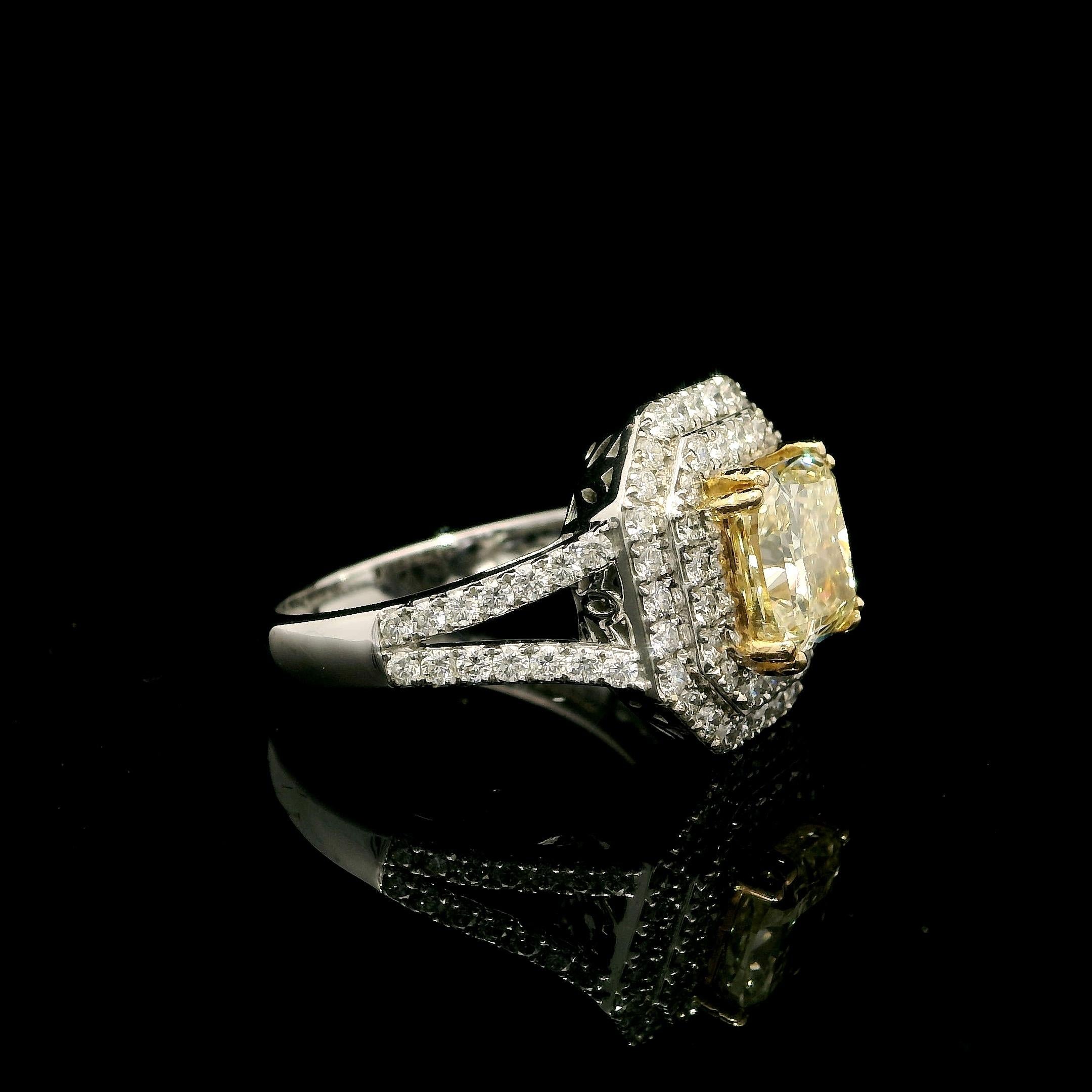Anello con diamante giallo Fancy da 2,13 carati con certificato IGI In condizioni Nuovo in vendita a Ramat Gan, IL