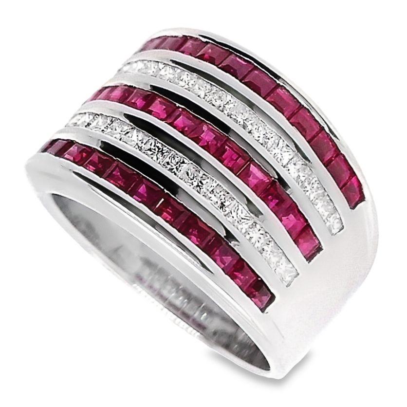 Women's or Men's IGI Certified 2.17ct Burma Rubies and 0.59ct Diamonds 18k White Gold Ring For Sale