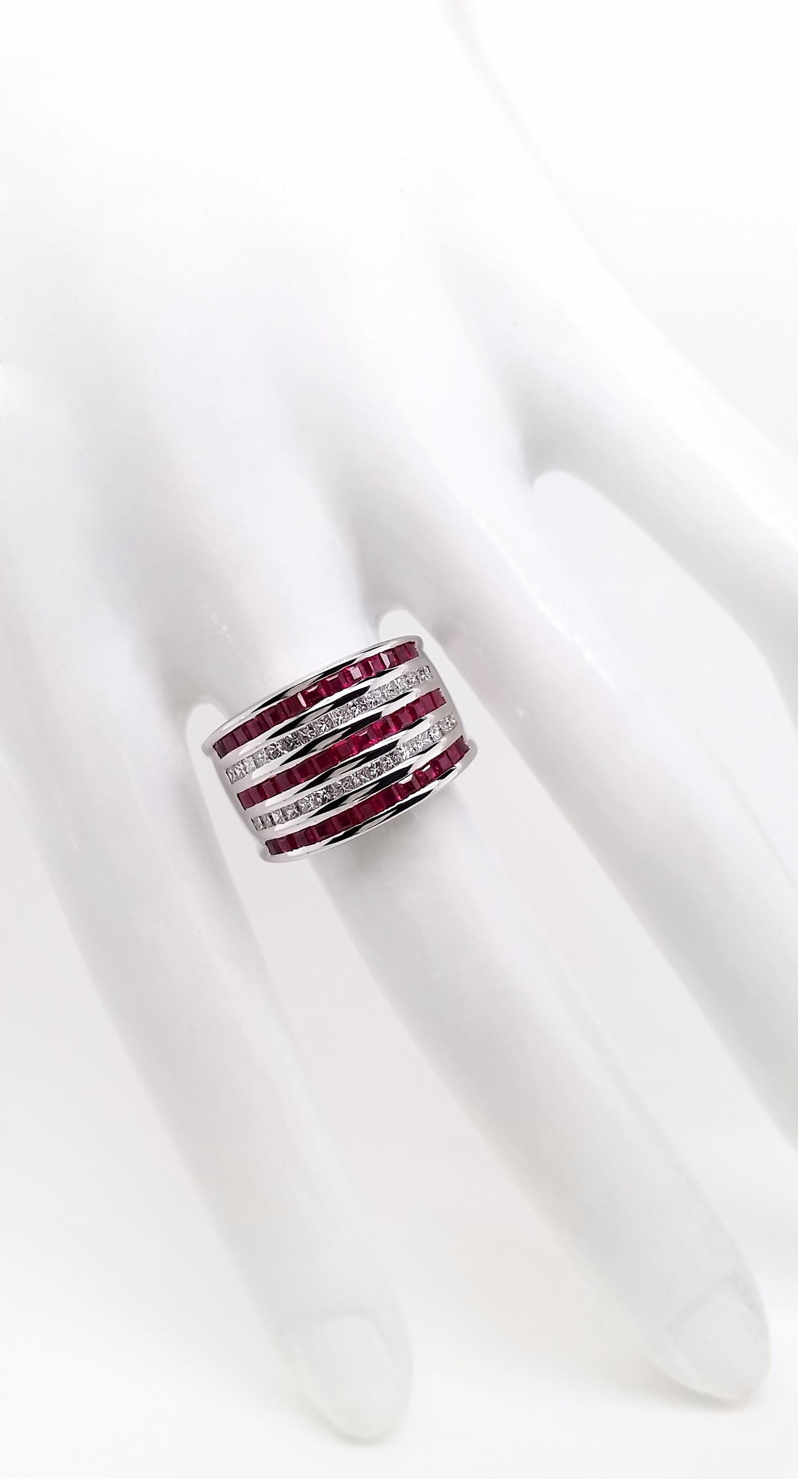 IGI Certified 2.17ct Natural Burma Rubies and 0.59ct Natural Diamonds Gold Ring In New Condition For Sale In Ramat Gan, IL