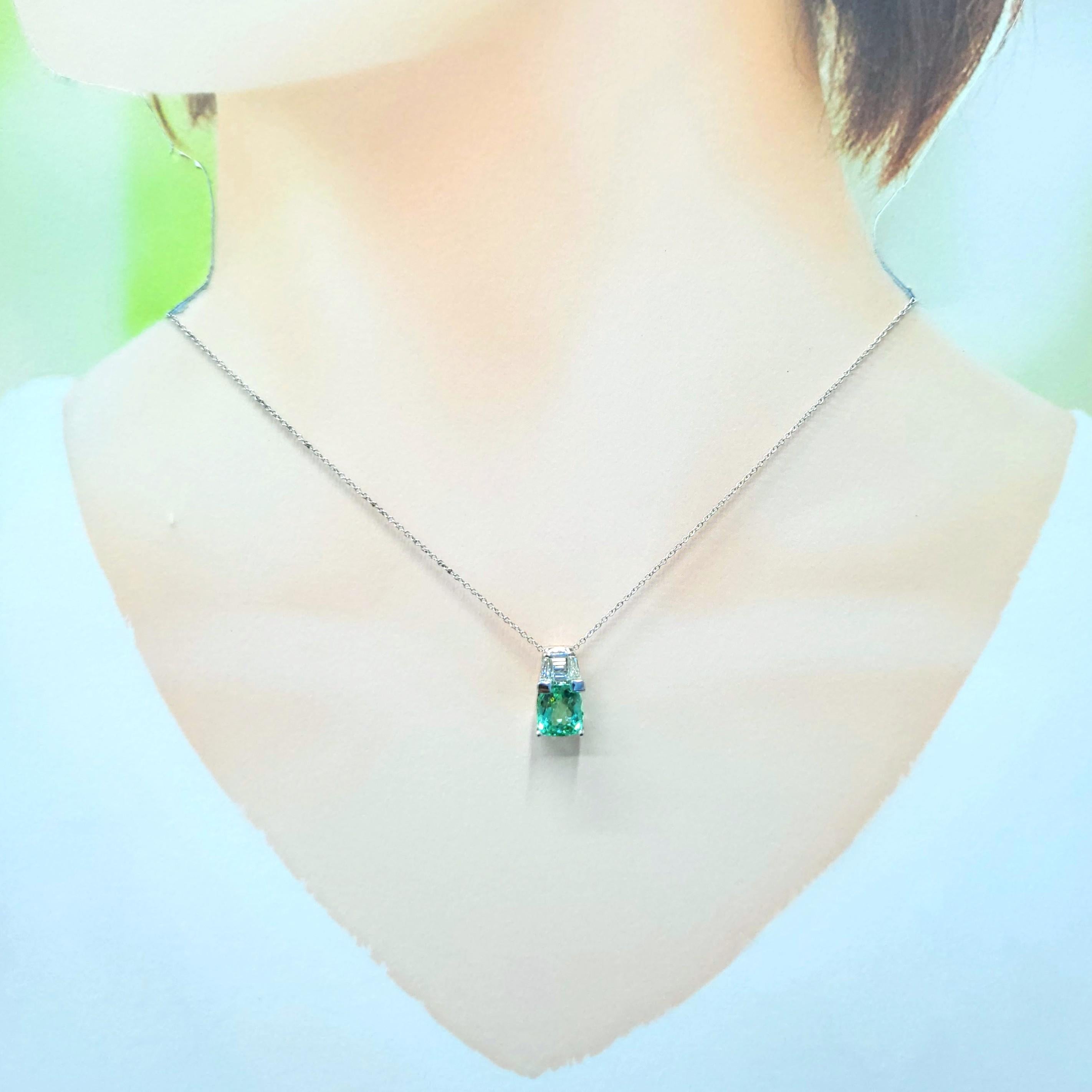 Moderno IGI Certified 2.19 Carat Green Tourmaline and Diamond Pendant in 18K White Gold in vendita