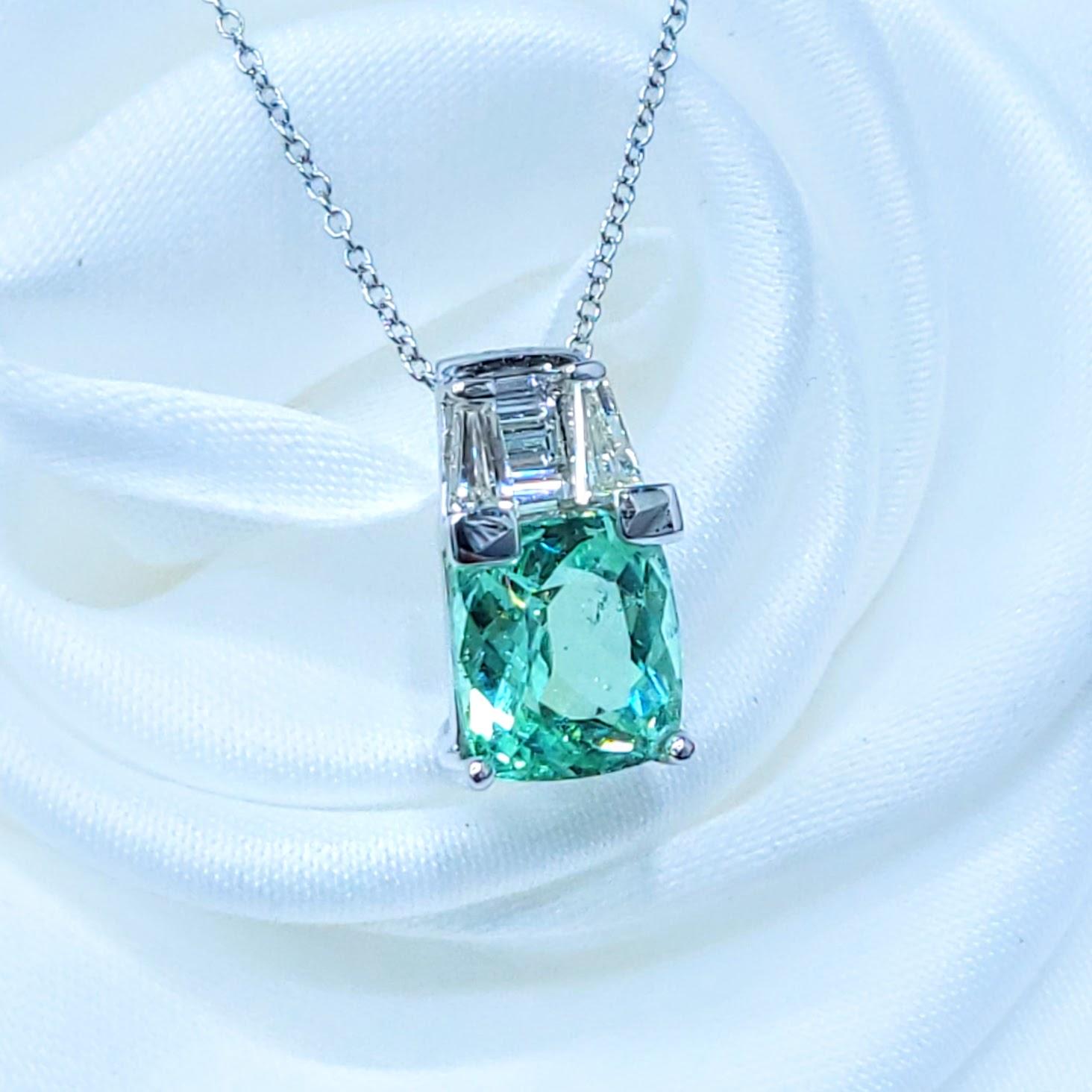 Taglio cuscino IGI Certified 2.19 Carat Green Tourmaline and Diamond Pendant in 18K White Gold in vendita