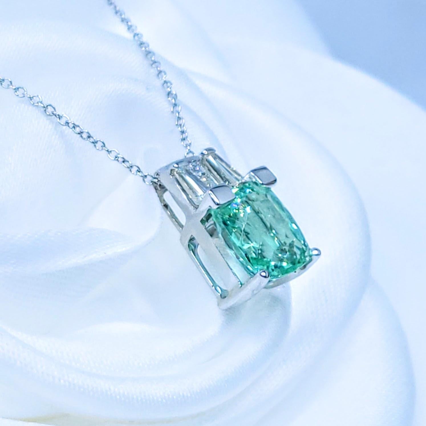 IGI Certified 2.19 Carat Green Tourmaline and Diamond Pendant in 18K White Gold In condizioni Nuovo in vendita a KOWLOON, HK