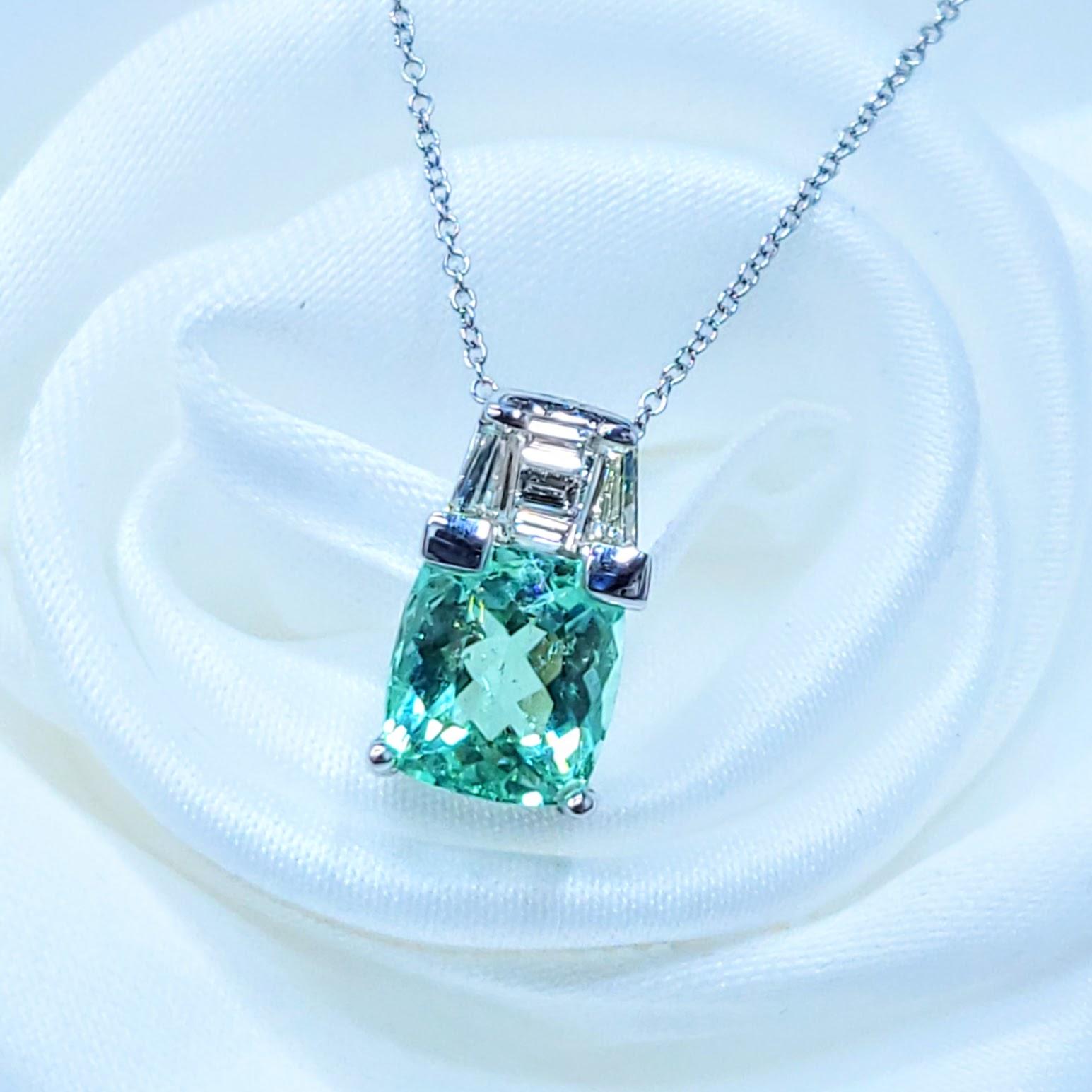 IGI Certified 2.19 Carat Green Tourmaline and Diamond Pendant in 18K White Gold in vendita 1
