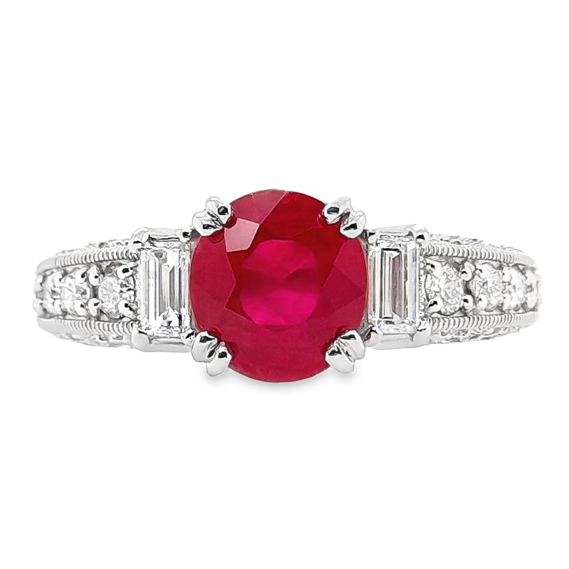 Dieser Platinring mit einem 2,20ct Natural Burma Vivid Ruby und 0,74ct Natural 32 Diamonds ist der Gipfel des Luxus. Der ovale Rubin im gemischten Schliff mit dem faszinierenden Farbton Vivid Pink Red strahlt Opulenz und Raffinesse aus. Mit einem