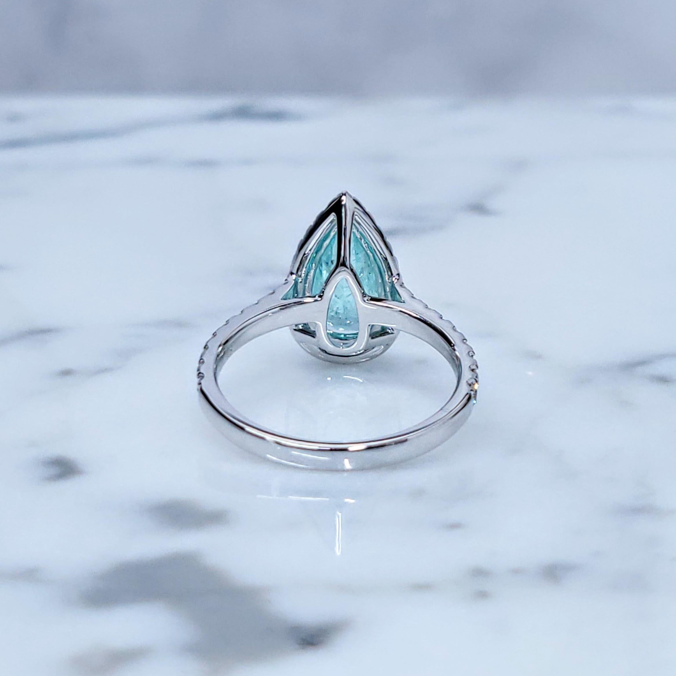 Anillo de oro blanco de 18 quilates con diamantes y paraiba de 2,21 quilates con certificado IGI en venta 5