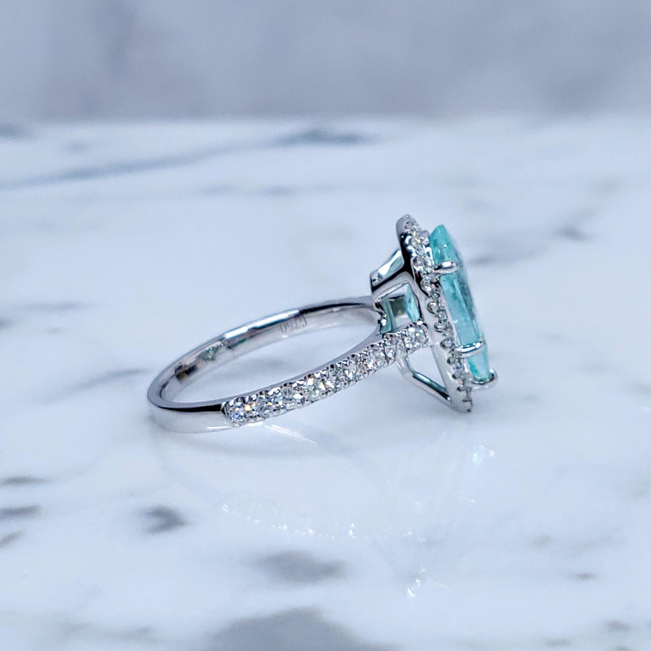 Anillo de oro blanco de 18 quilates con diamantes y paraiba de 2,21 quilates con certificado IGI en venta 7