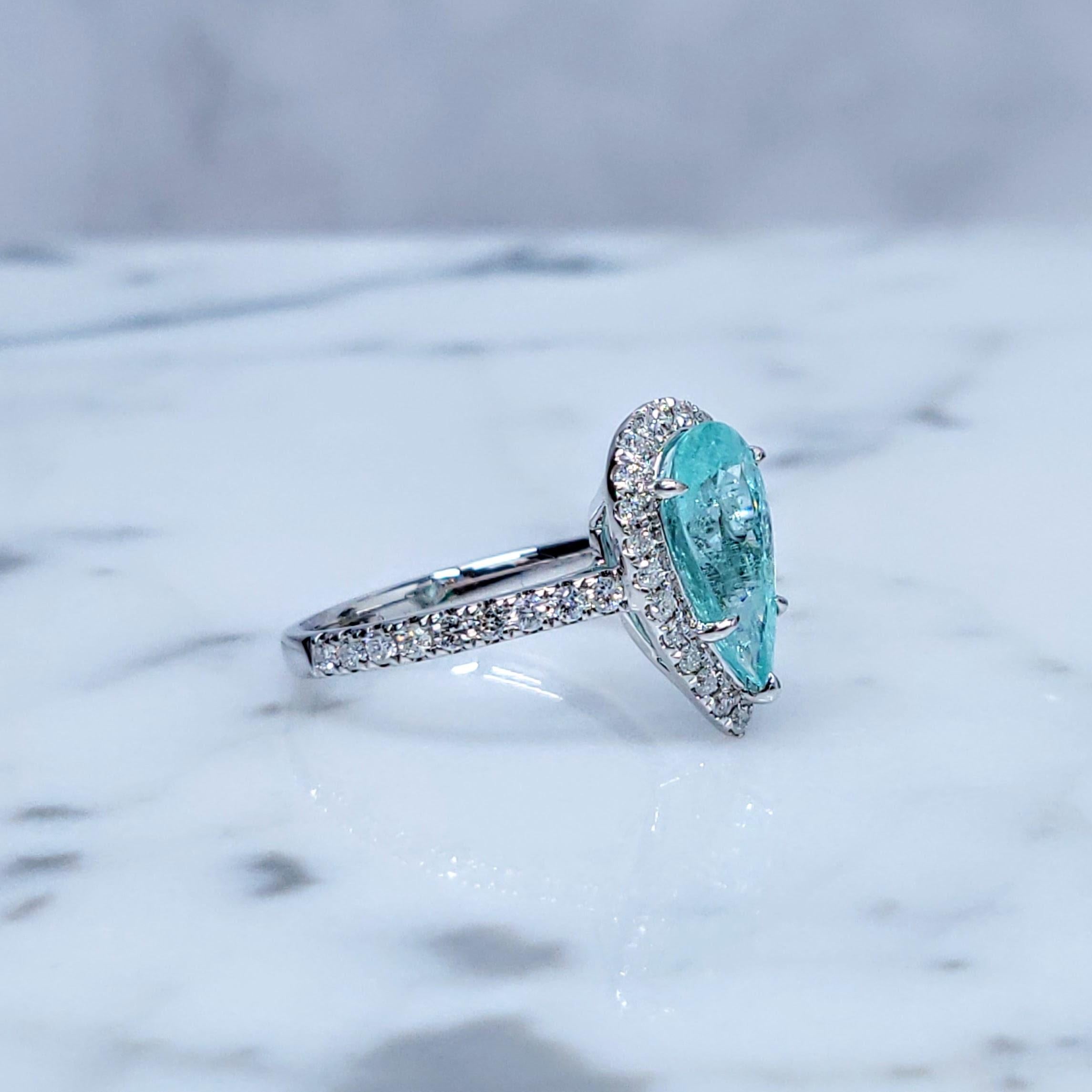 Anillo de oro blanco de 18 quilates con diamantes y paraiba de 2,21 quilates con certificado IGI en venta 8