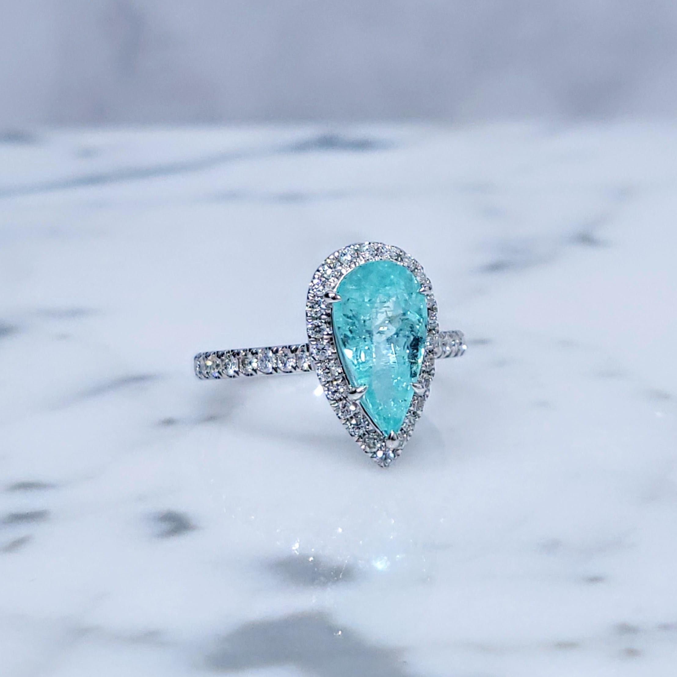 De las mujeres Anillo de oro blanco de 18 quilates con diamantes y paraiba de 2,21 quilates con certificado IGI en venta