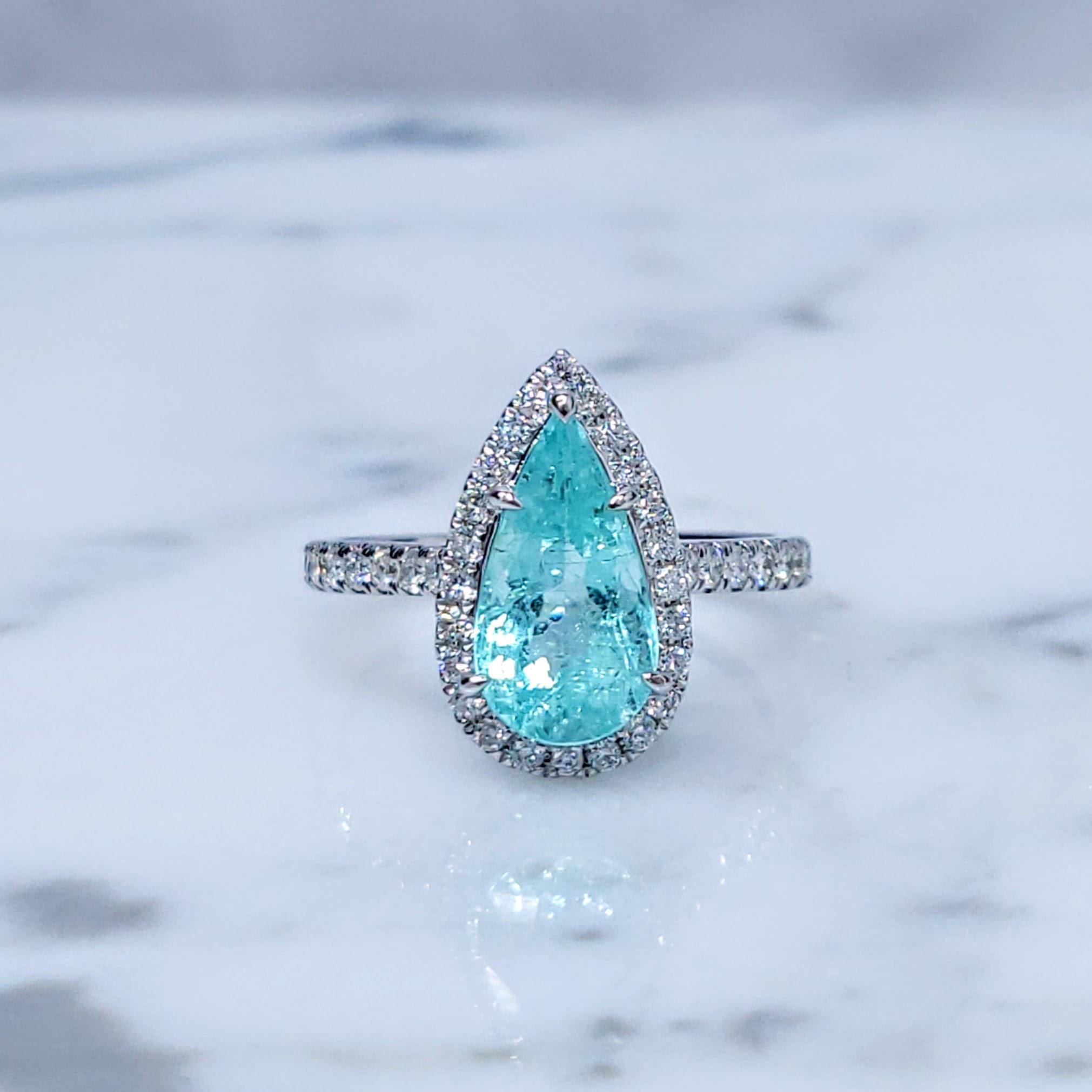 Anillo de oro blanco de 18 quilates con diamantes y paraiba de 2,21 quilates con certificado IGI en venta 2