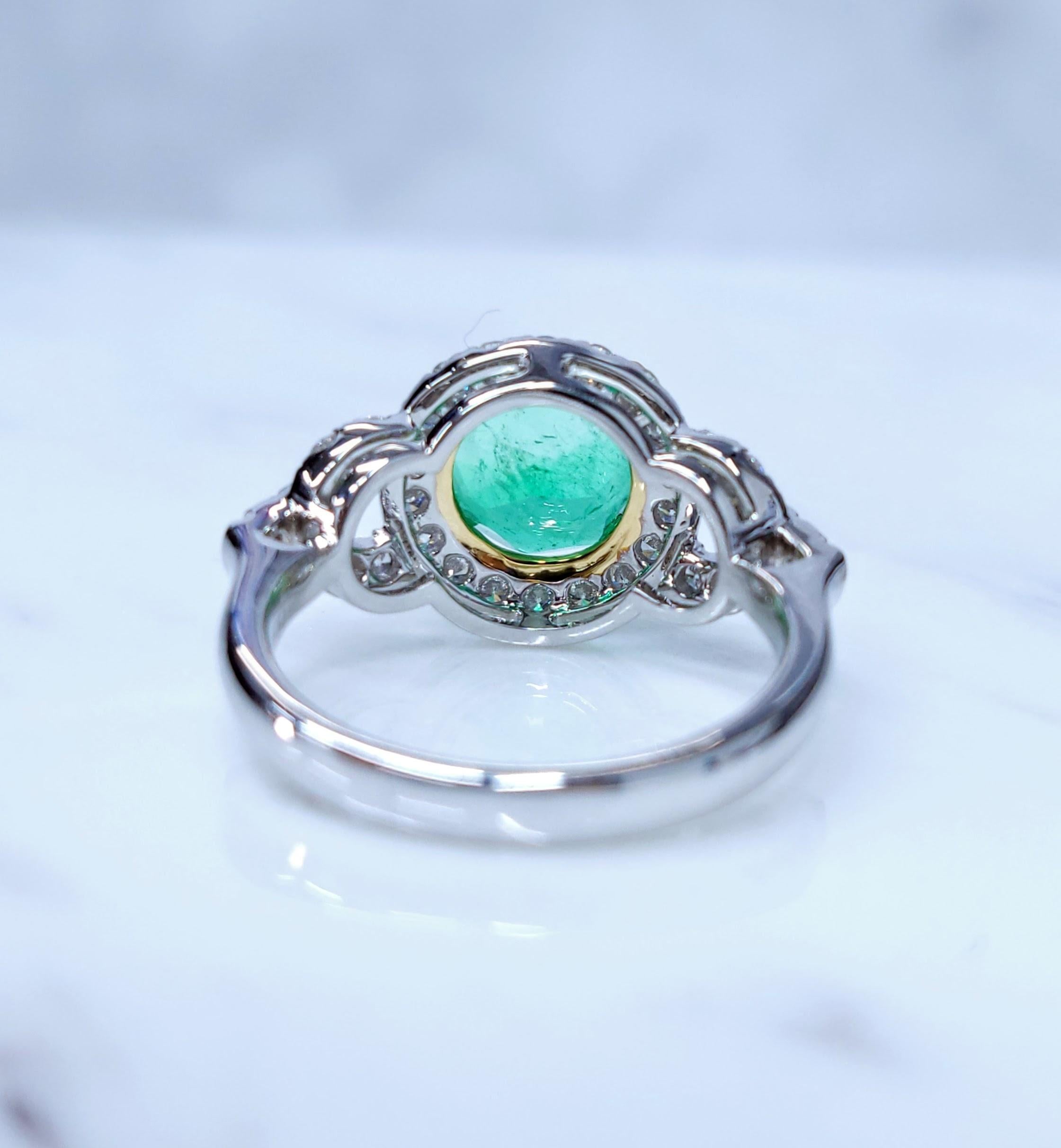 Women's IGI certified 2.23 Carat Colombian Emerald & 0.54 Carat Diamond Ring For Sale