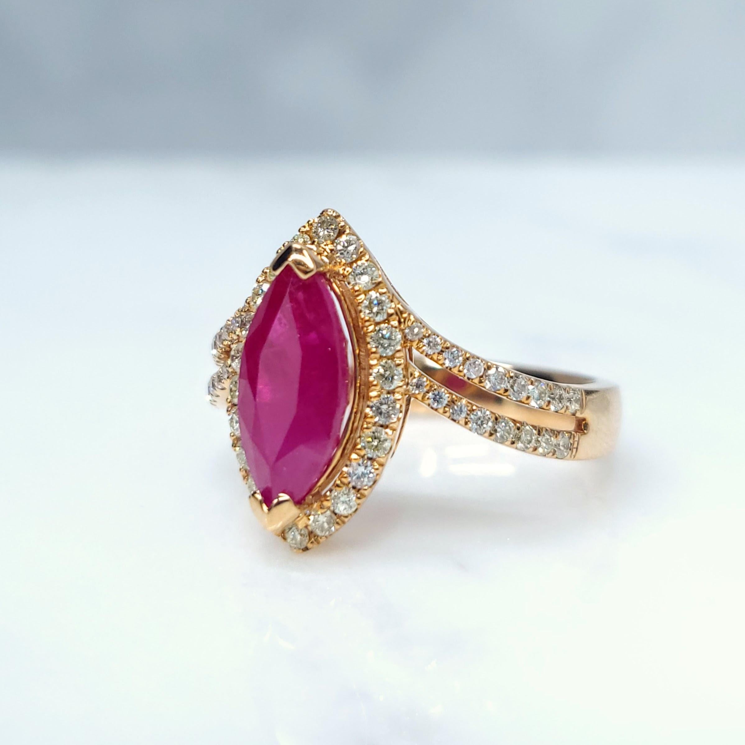 IGI-zertifizierter Ring aus 18 Karat Roségold mit 2,24 Karat Burma-Rubin und Diamant im Zustand „Neu“ im Angebot in KOWLOON, HK