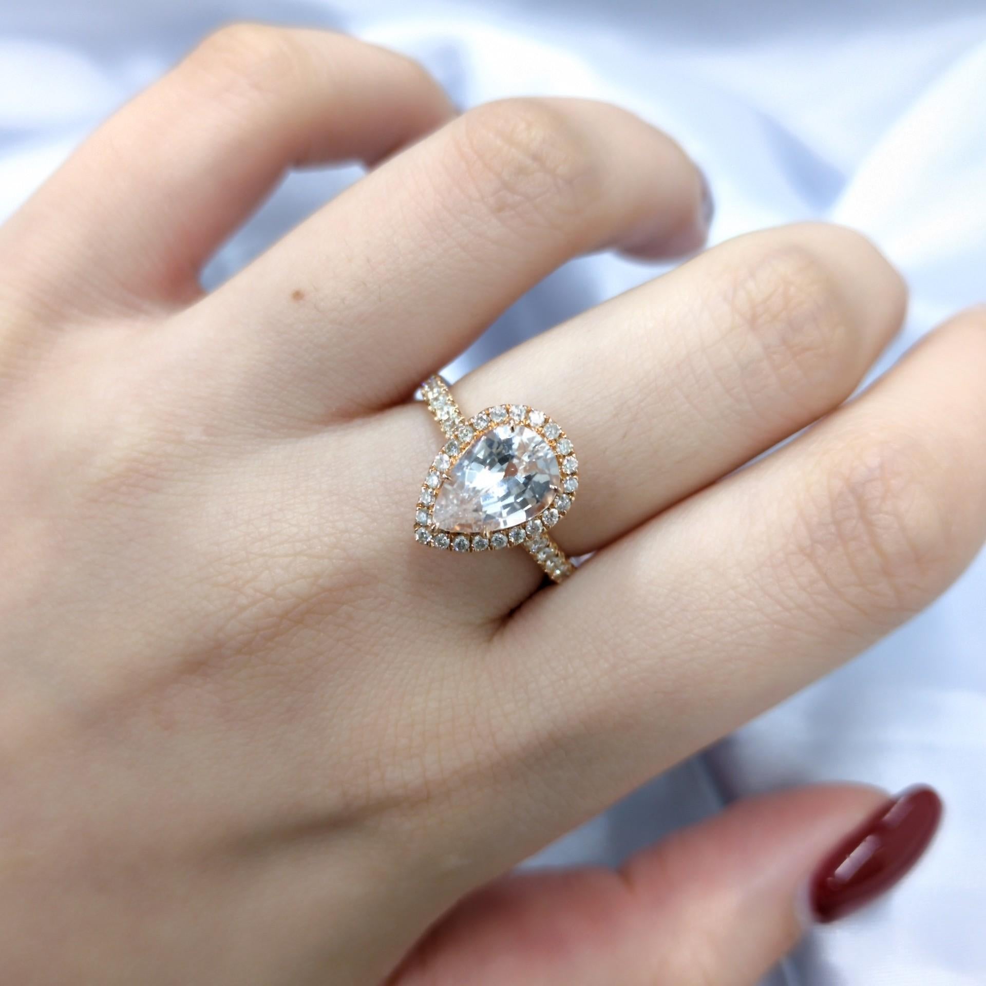 Bague en or rose 18 carats, saphir incolore de 2,24 carats et diamant certifié IGI en vente 4
