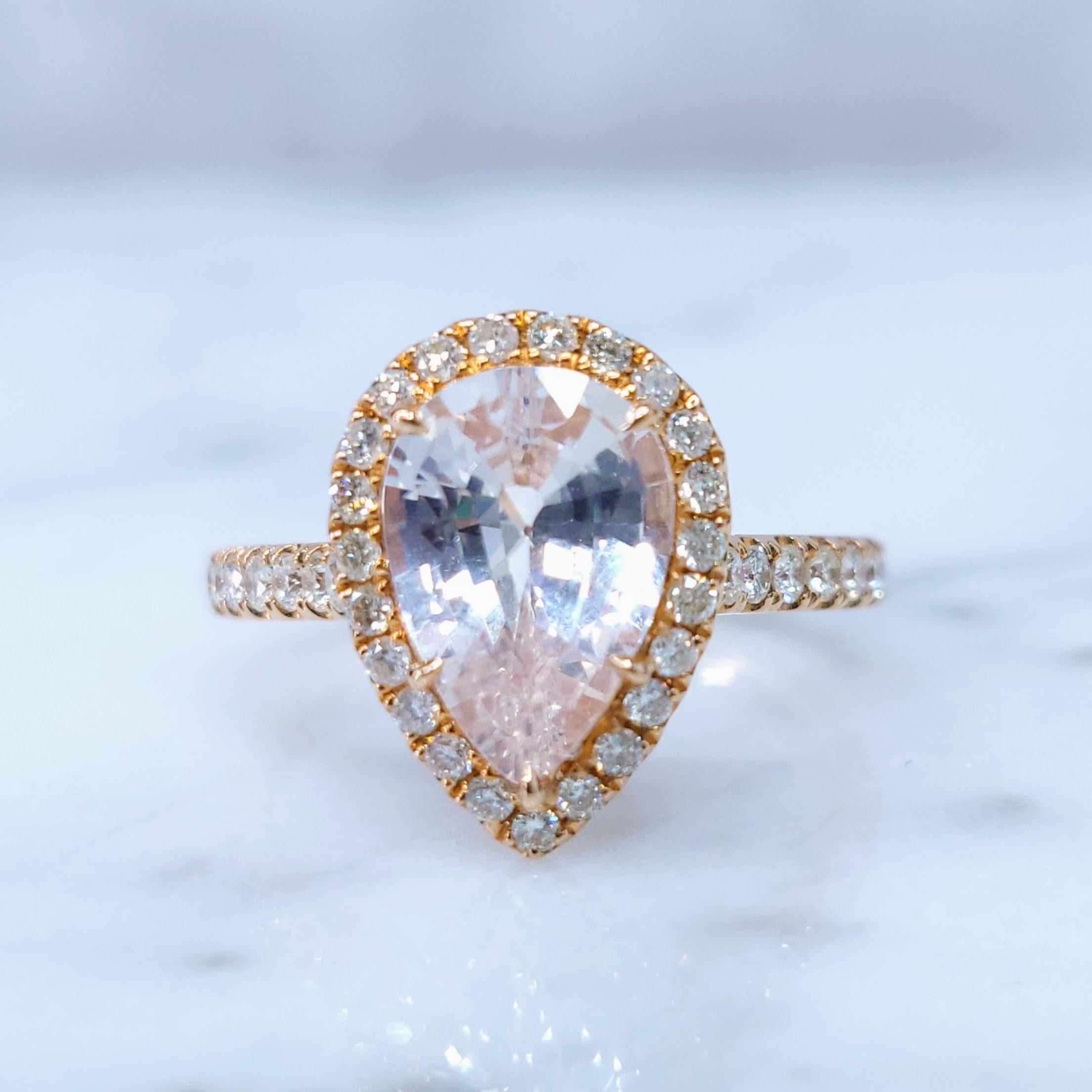 Moderne Bague en or rose 18 carats, saphir incolore de 2,24 carats et diamant certifié IGI en vente