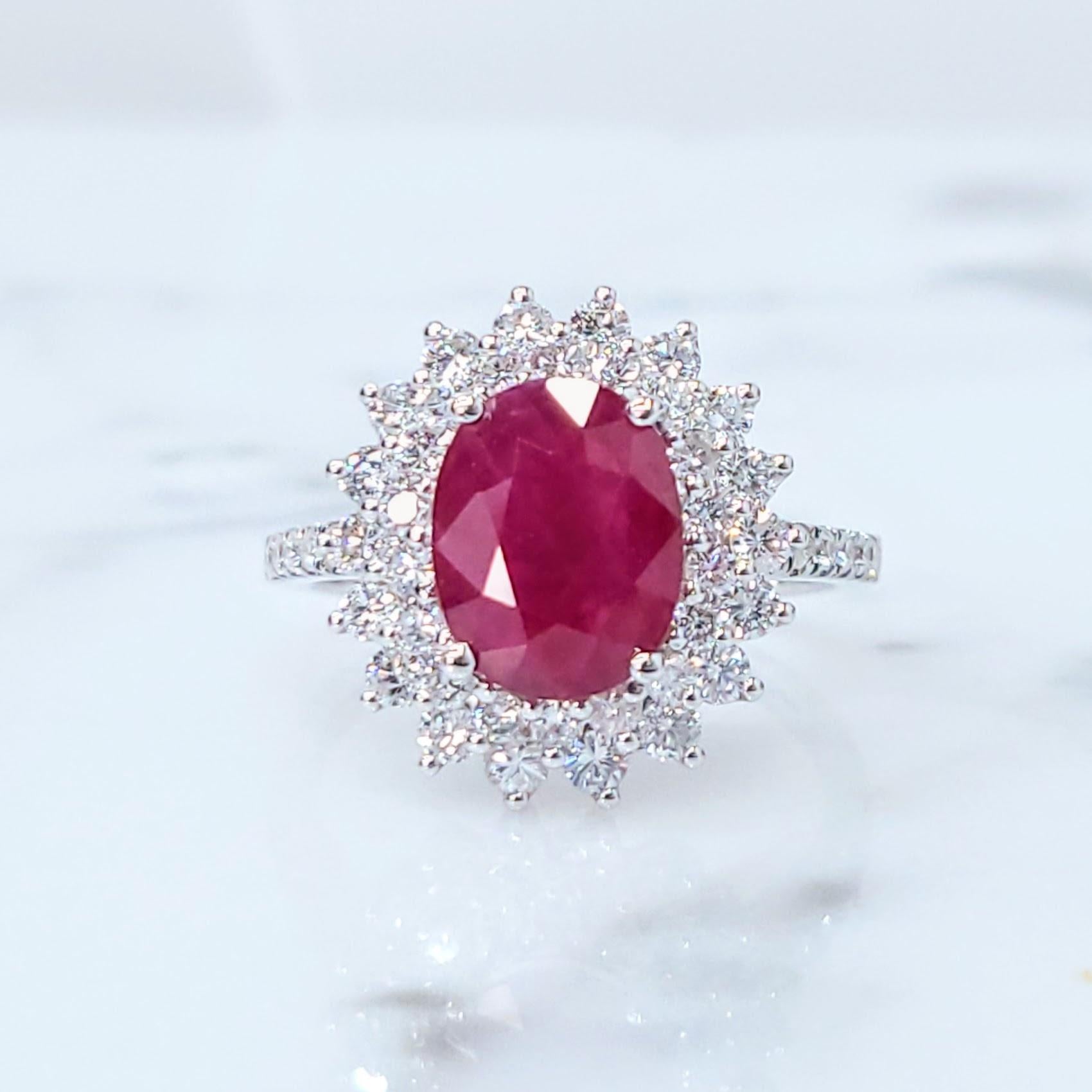 De las mujeres Anillo de oro blanco de 18 quilates con rubí de Birmania y diamantes de 2,25 quilates con certificado IGI en venta