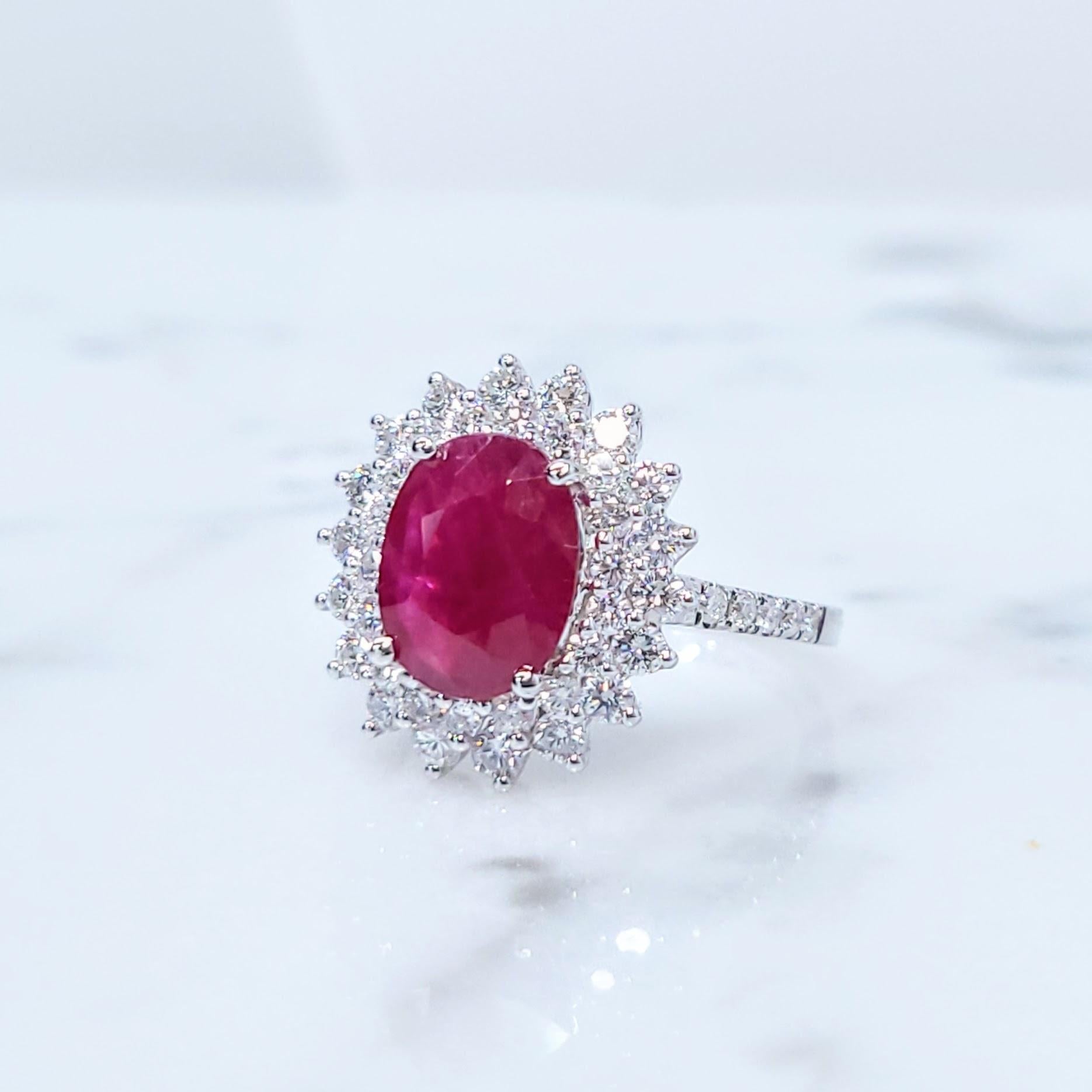 Anillo de oro blanco de 18 quilates con rubí de Birmania y diamantes de 2,25 quilates con certificado IGI en venta 1
